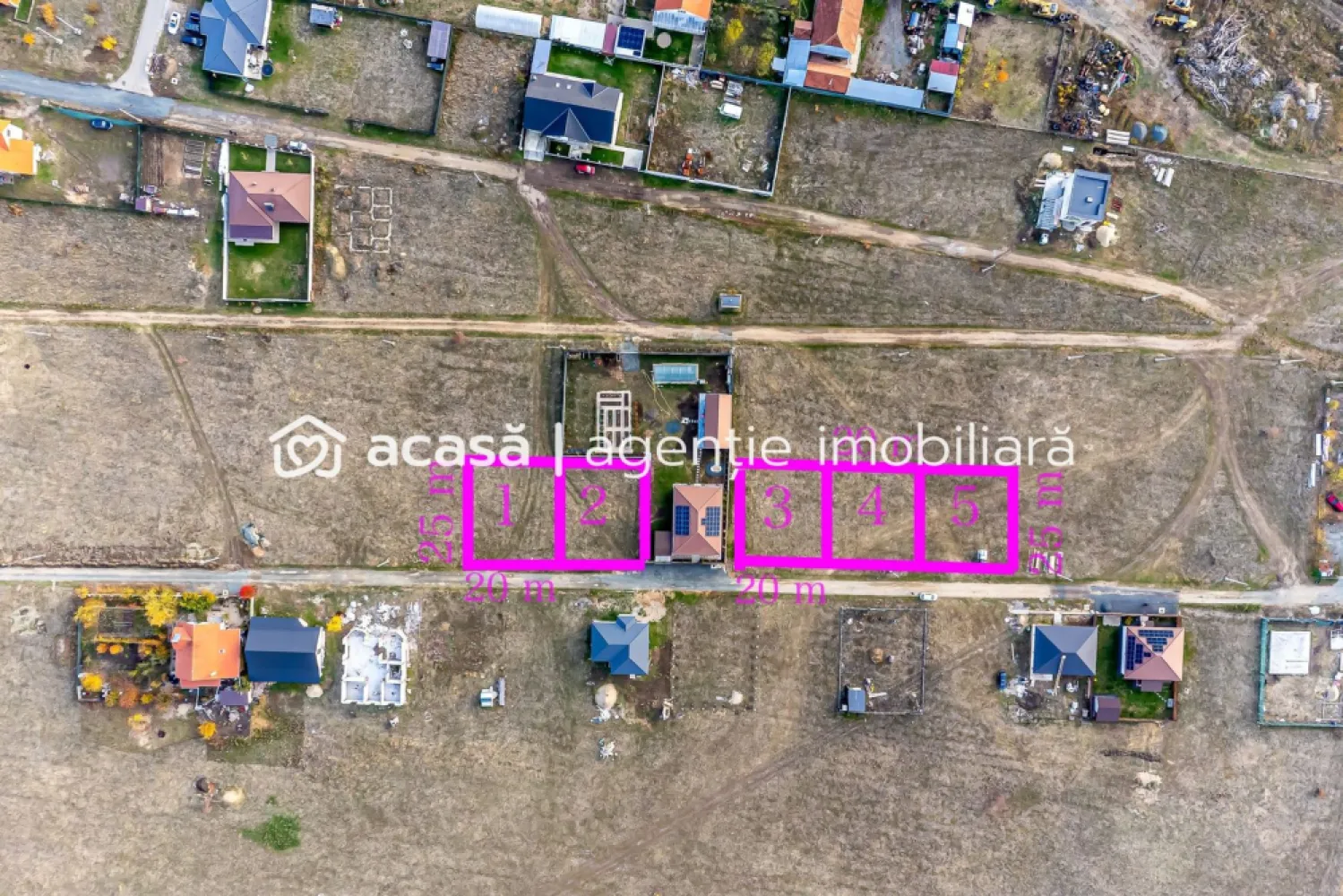 VÂNDUT! OFERTA DE PRIMAVARA - 65.000 € | 5 parcele în Mândruloc - OFERTA DE PRIMAVARA - 65.000 € pentru toate cele 5 parcele! 
Vă oferim spre vânzare 5 parcele de 500 mp, situate în Mândruloc, într-un nou cartier rezidențial aflat în plină dezvoltare, la doar 12 km de centrul Aradului.
Parcelele sunt alaturate și pot fi achizitionate și impreuna ceea ce le face perfecte pentru construcția de duplexuri sau case înșiruite.

Preț: 15.000 € | Comision 0% pentru cumpărător 
Contact: Sebastian Nica – 0722 252 639

Caracteristici principale:
Suprafață parcela: 500 mp
Front stradal: 20 m
Utilitățile disponibile: apă, gaz, curent
Acces facil – drum pietruit, aproape de drumul principal
Zonă nouă, liniștită, cu multiple construcții moderne în apropiere

Ideal pentru:
- construcția unei case moderne
- dezvoltatori care doresc să construiască un duplex sau case înșiruite

Investiție sigură într-o zonă aflată în continuă expansiune, cu potențial ridicat de apreciere.
O oportunitate excelentă pentru cei care își doresc un teren într-o zonă curată, nouă și bine conectată la oraș!

Pentru detalii și vizionare:
Sebastian Nica – 0722 252 639

Nu dispui de toată suma? Te ajutăm noi gratuit! Îți obținem oferte de la 16 bănci.

Ai o proprietate de vânzare în Arad și vrei să știi cât valorează cu adevărat?
Sună-mă pentru o evaluare gratuită, fără obligații.

Birou: ACASĂ | Agenție imobiliară Arad
Bulevardul Decebal 2, Arad 310133

Cod proprietate: CP2781355