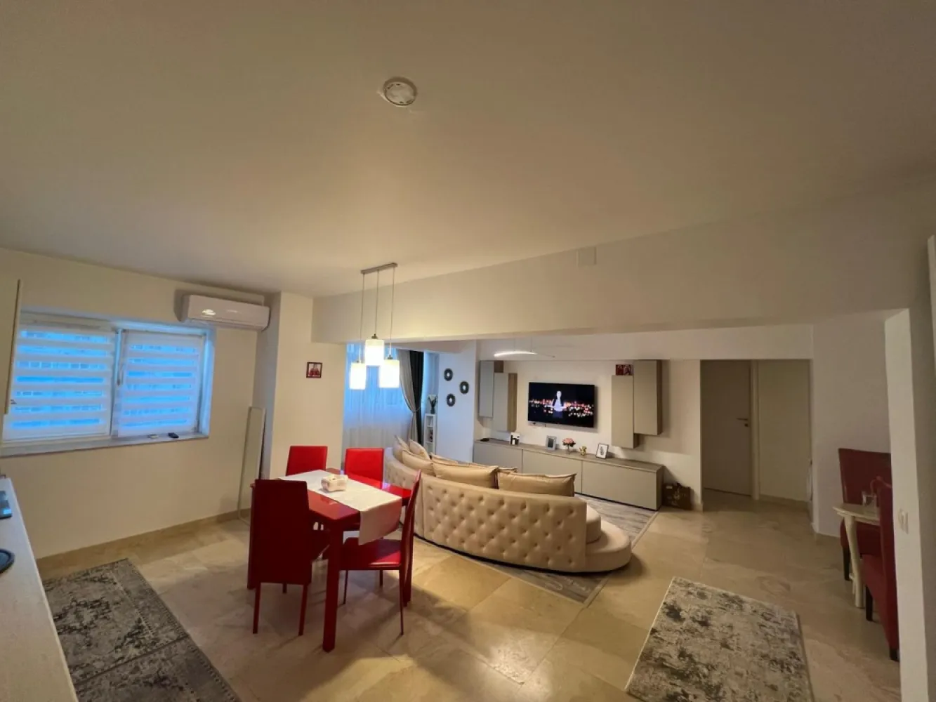 BRASADAS închiriază ap 3 cam etaj 5/8 Calea 13 Sept Marriott - Agenția imobiliara BRASADAS închiriază apartament mobilat si utilat cu trei camere pe Calea 13 Septembrie Marriott.
