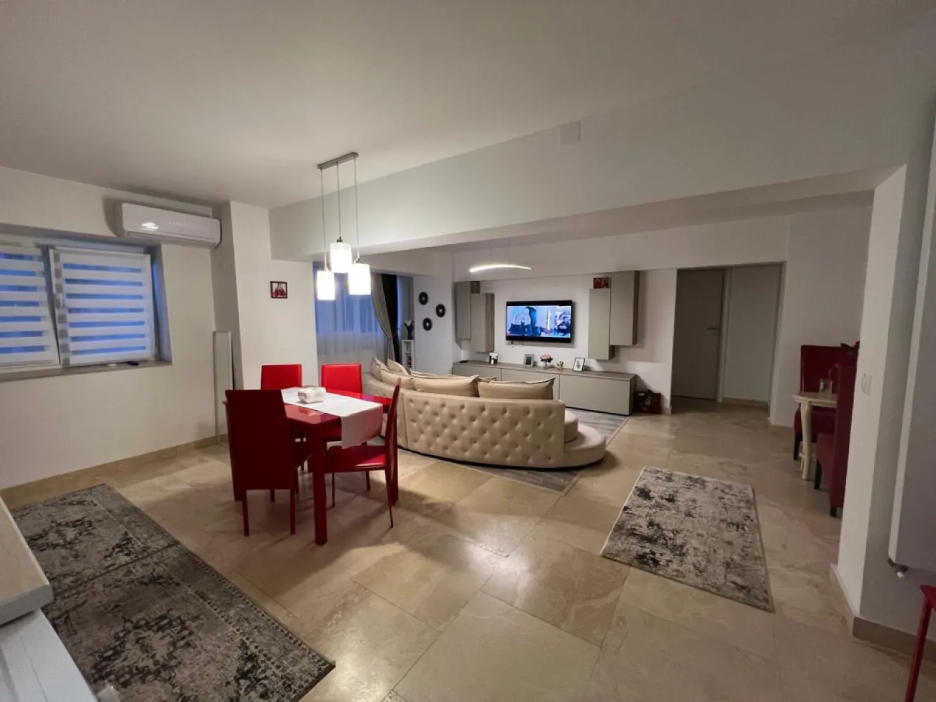 BRASADAS închiriază ap 3 cam etaj 5/8 Calea 13 Sept Marriott - Agenția imobiliara BRASADAS închiriază apartament mobilat si utilat cu trei camere pe Calea 13 Septembrie Marriott.