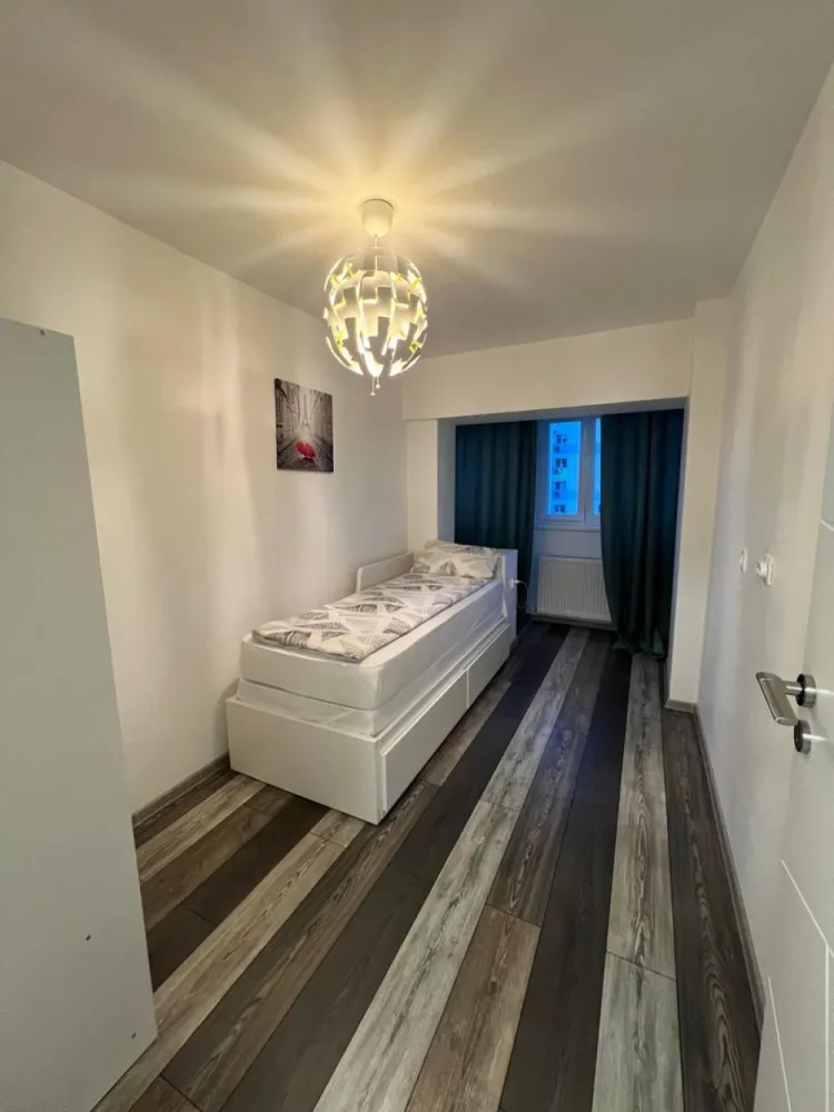 BRASADAS închiriază ap 3 cam etaj 5/8 Calea 13 Sept Marriott