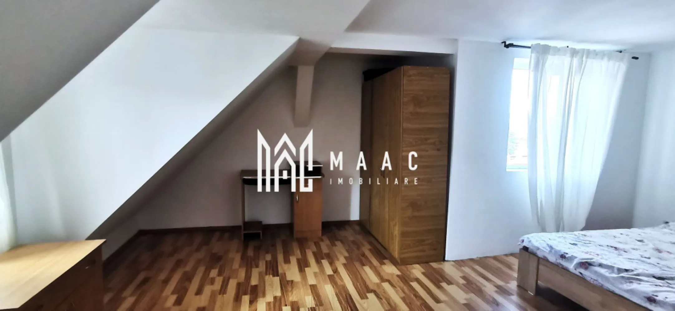 Apartament 2 camere | 52.25 mp utili | Balcon | Nord - Maac Imobiliare prezintă spre vânzare un apartament tip mansardă, cochet și bine compartimentat, situat la etajul 5 al unui imobil din cartierul Nord, Râmnicu Vâlcea – o zonă apreciată, cu toate facilitățile la îndemână.

 Locație ideală, în proximitatea magazinelor, școlilor, grădinițelor, mijloacelor de transport în comun și zonelor verzi, perfectă pentru un stil de viață confortabil.

 Compartimentare funcțională:

Living spațios cu bucătărie open space

Dormitor luminos și bine proporționat

Baie cu aerisire naturală

Hol de intrare

Balcon

 Detalii suplimentare:

Suprafață utilă: 52,25 mp

Etaj: 5 din 5

Lumină naturală din abundență

Zonă liniștită și bine cotată

 Ideal atât pentru locuit, cât și pentru investiție în regim hotelier/Airbnb, datorită poziționării excelente, aproape de centru și de toate facilitățile urbane.

 Pentru mai multe detalii sau pentru a programa o vizionare, vă rugăm să menționați telefonic ID-ul anunțului: CP2642025