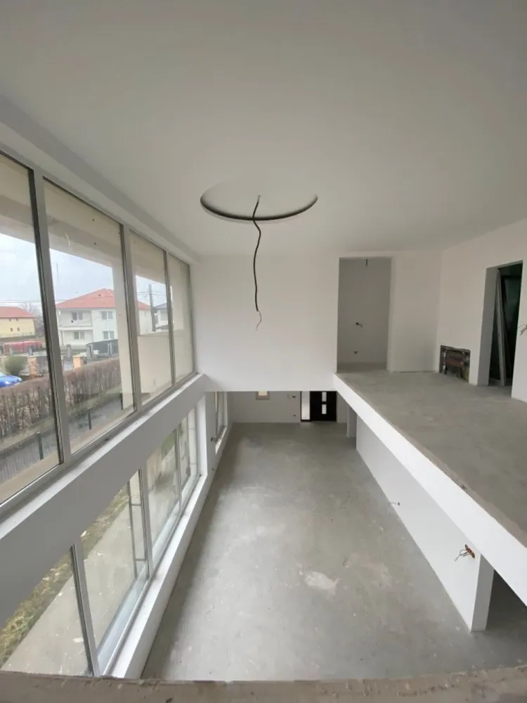 BRASADAS vinde casa NOUA din 2022 in zona Carpati 2. - Agenția imobiliara BRASADAS vinde casa NOUA constructie 2022 in zona Carpati 2.
Cladirea are 270 mp. utili, este de tip D+P+E, are 4 dormitoare, beci, bucatarie, living cu loc de luat masa, camera tehnica, spalatorie, 2 bai, 2 terase si garaj.
Este izolata cu polistiren de 15, are incalzire in pardosea si jaluzele electrice din metal pe exterior.
Terenul aferent are suprafata de 508 mp.
www.brasadas.com