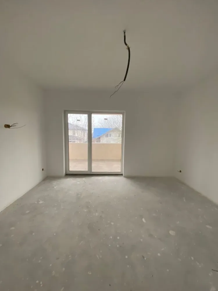 BRASADAS vinde casa NOUA din 2022 in zona Carpati 2. - Agenția imobiliara BRASADAS vinde casa NOUA constructie 2022 in zona Carpati 2.
Cladirea are 270 mp. utili, este de tip D+P+E, are 4 dormitoare, beci, bucatarie, living cu loc de luat masa, camera tehnica, spalatorie, 2 bai, 2 terase si garaj.
Este izolata cu polistiren de 15, are incalzire in pardosea si jaluzele electrice din metal pe exterior.
Terenul aferent are suprafata de 508 mp.
www.brasadas.com