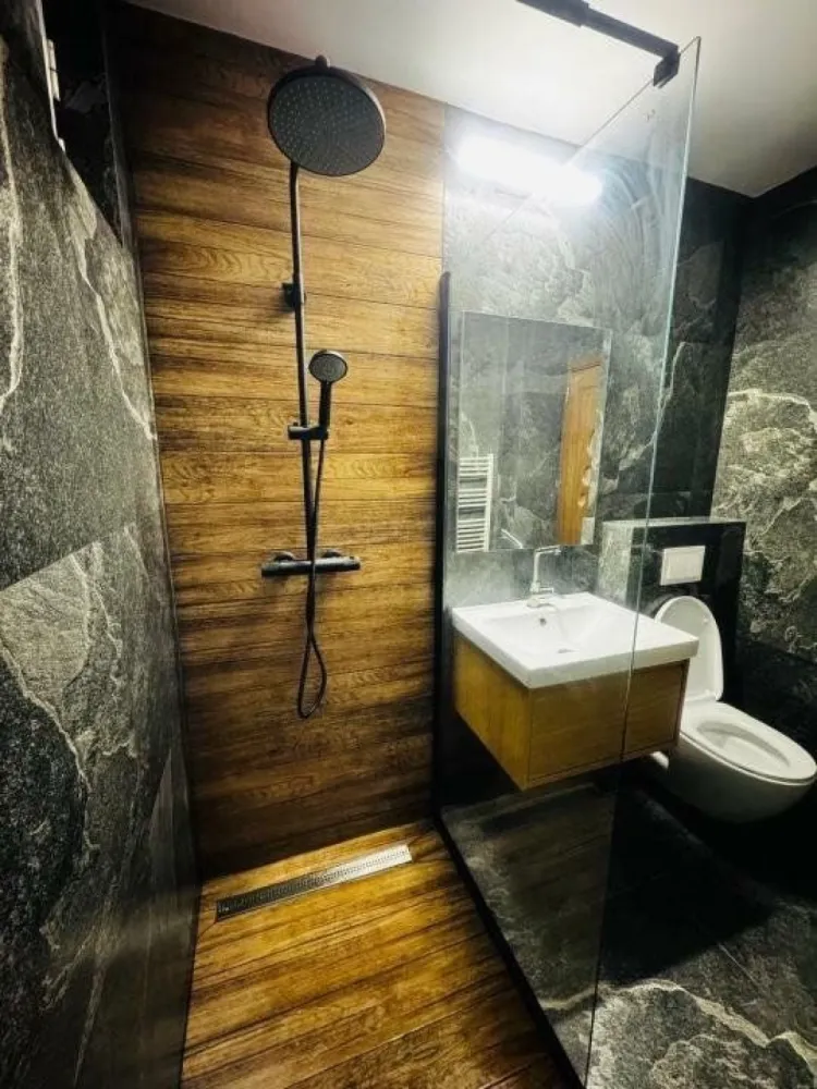 Inchiriere aparatament 2 camere Aviatiei - proprietar - Proprietar, inchiriez apartament 2 camere, decomanadat, sector 1, cartier Aviatiei, strada Borsa, renovat şi utilat, centrala proprie pe gaz, loc de parcare inclus.

Owner, renting 2 bedroom apartment, 1 sector, Aviatiei, Borsa street, new renovated and fully equipped, owned gas central heating, parking spot included.