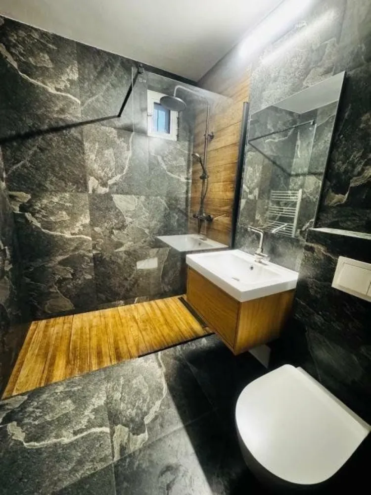 Inchiriere aparatament 2 camere Aviatiei - proprietar - Proprietar, inchiriez apartament 2 camere, decomanadat, sector 1, cartier Aviatiei, strada Borsa, renovat şi utilat, centrala proprie pe gaz, loc de parcare inclus.

Owner, renting 2 bedroom apartment, 1 sector, Aviatiei, Borsa street, new renovated and fully equipped, owned gas central heating, parking spot included.