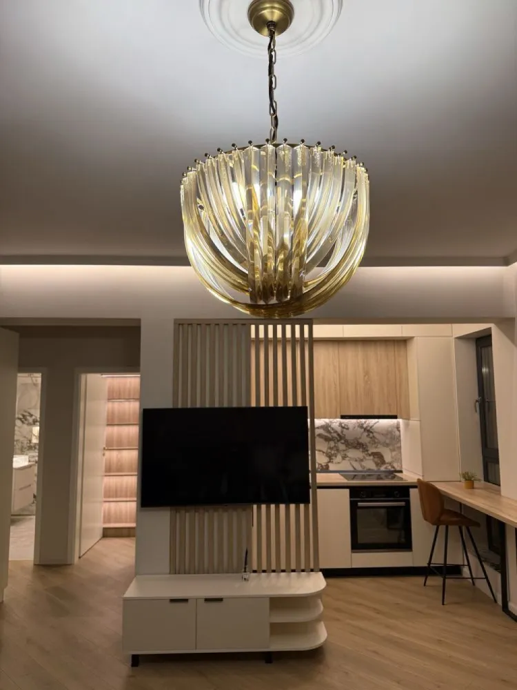 Proprietar inchiriez apartament Exigent Plaza - Inchiriere apartament 2 camere NOU - prima inchiriere, situat in complex Exigent Plaza faza 5, include un loc de parcare subteran si are vedere libera catre parc.

Apartamentul este situat la etajul 3, mobilat complet si utilat fix ca in poze. Dotari: masina spalat rufe, masina spalat vase, televizor smart, centrala proprie si termostat, incalzire in pardoseala, aer conditionat.

Apartamentul are o locatie excelenta, 8 minute de mers pe jos de metrou Lujerului, 3 minute pana la statia de tramvai, aproape de parc si de centrele comerciale Afi Cotroceni si Plaza Romania. In complex exista si un supermarket Auchan.

Va rog fara animale de companie!