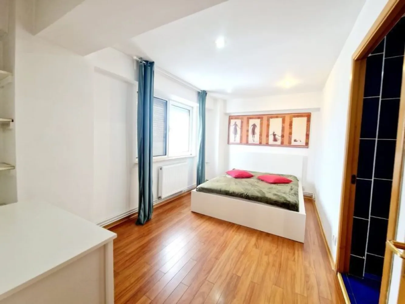Proprietar Mosilor Obor metrou - Proprietar închiriez ap 2 camere foarte spatios 89 mp utili et 9/11 decomandat modern mobilat(ap a fost transformat din 4 cam in 2),masina spalat vase,masina de spalat,Let tv,aer conditionat etc.ap are 2 bái+centrala proprie si este pozitionat exact la gura de metrou Bucur Obor,are vedere catre Calea Mosilor
Adresa imobil Sos Stefan cel mare 240 bl 59a
