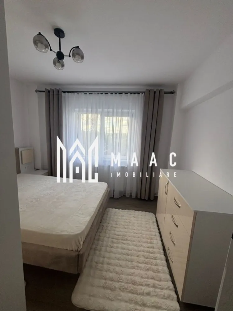 Apartament 2 camere | Decomandat | Etaj 2 | Balcon | Pivniță | Ștrand - Maac Imobiliare prezintă un apartament spațios și complet decomandat, situat la etajul 2 din 4 al unui bloc bine întreținut din cartierul Ștrand. Locuința dispune de o suprafață totală de 71 mp, din care 61 mp utili și balcon generos de 10 mp, perfect pentru momentele de relaxare. Apartamentul a fost renovat recent, inclusiv instalația electrică și cea termică, oferind un confort modern și siguranță. Este compus din două camere mari, bucătărie separată, baie cu geam, hol spațios și balcon închis. Se vinde mobilat și utilat complet, exact ca în fotografii – gata de mutat! Beneficiază de o pivniță mare, ideală pentru depozitare suplimentară, și se află într-o zonă foarte bine dezvoltată, cu acces facil către: stații de autobuz, școli și grădinițe, magazine și farmacii, parc și alte facilități de cartier. Ideal pentru locuit sau investiție! Pentru mai multe detalii specificati ca ati vazut anuntul cu ID: CP2539690 }}