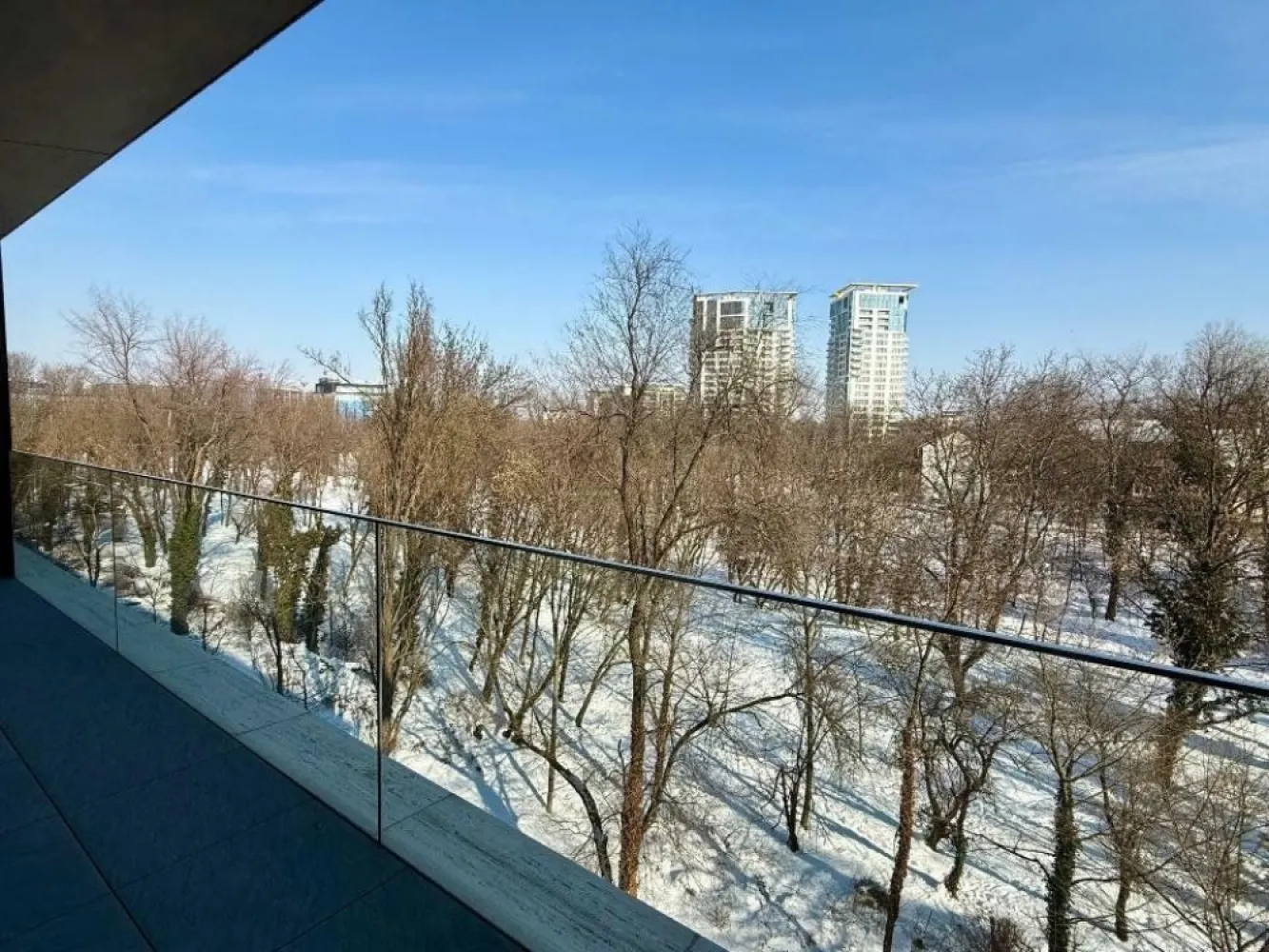 Rahmaninov one bedroom at Verdi Park - The attention to details and elegance are two concepts strongly desired by Rahmaninov Residence, and for us as well, who have chosen to invest in this exclusive project. 

We thought about the possible needs of our best customers, and for this reason, the proximity to the lake and above all, the view to Verdi Park, in a period like this, convinced us that this is the best option we can offer! 

 Built to achieve the highest standards of comfort and luxury in Bucharest, the One Rahmaninov project offers you not only a place to live but also an experience, made possible by a 24/7 concierge service in a luxurious welcoming lobby where you will always be greeted by someone ready to take care of you. 

The apartment is divided in such a way to be dynamic, bright, spacious and carefully organized. 

Key features: 
- Park view with private terrace of 24 sqm and lots of natural light 
- Ceiling height of 3 m 
- Filomuro interior doors 
- REHAU floor heating system 
- REHAU built in ceiling cooling system 
- Fully equipped kitchen
- Fully furnished
- 2 bathrooms 
- 1 underground parking place