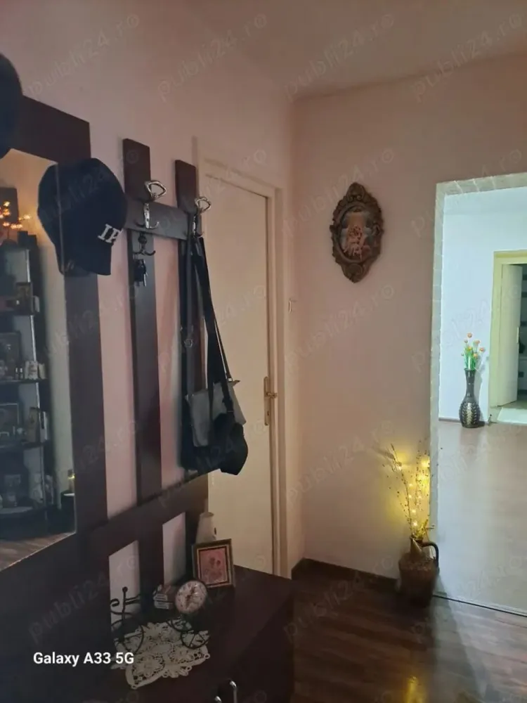 BRASADAS vinde ap 3 cam etaj 4/4 Soarelui.