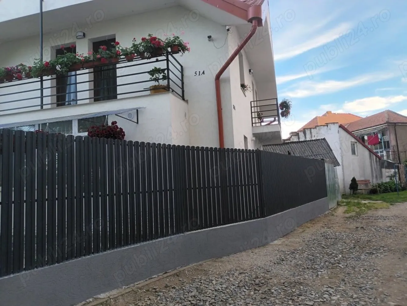 BRASADAS vinde casa 4 cam 2020 140mp zona Botizului. - Agenția imobiliara BRASADAS vinde casa p+m construita an2020 cu o suprafață de 140 mp compusa din 3 dormitoare living bucatarie 2 bai se vinde cu tot cu mobila.
Pentru mai multe oferte accesați www.brasadas.com.