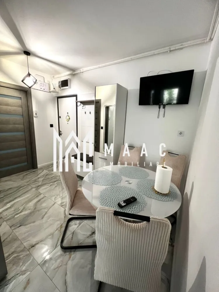 Apartament 2 camere | Renovat | Etaj 2 | Balcon | Milea - MAAC Imobiliare va prezinta un apartament 2 camere semidecomandat, complet mobilat și utilat – Zona Milea / Vasile Aaron. Caracteristici generale: Suprafață utilă: 44 mp Etaj: 2 din 4 – etaj intermediar Compartimentare: semidecomandată – spațiu optimizat, bine gândit Balcon spațios, închis cu geamuri termopan Apartamentul se predă complet mobilat și utilat, conform fotografiilor Compartimentare: Apartamentul este format din hol de intrare, sufragerie, dormitor, bucătărie, baie cu geam de aerisire și un balcon închis cu termopan. Dotări și îmbunătățiri recente: Instalații noi pentru gaz, curent și apă Centrală termică proprie nouă cu calorifere Izolație termică exterioară pentru un plus de eficiență energetică Geamuri termopan Ușă metalică la intrare Șapă autonivelantă pentru podele uniforme Finisaje: faianță, gresie, parchet și lavabilă Beneficii: Apartamentul se vinde complet mobilat și utilat, fiind ideal pentru mutare imediată sau pentru investiție. Potrivit pentru cupluri, familii mici sau ca investiție pentru închiriere. Pentru mai multe detalii, precizati telefonic ca ati vazut anuntul cu ID: CP2538776 }}