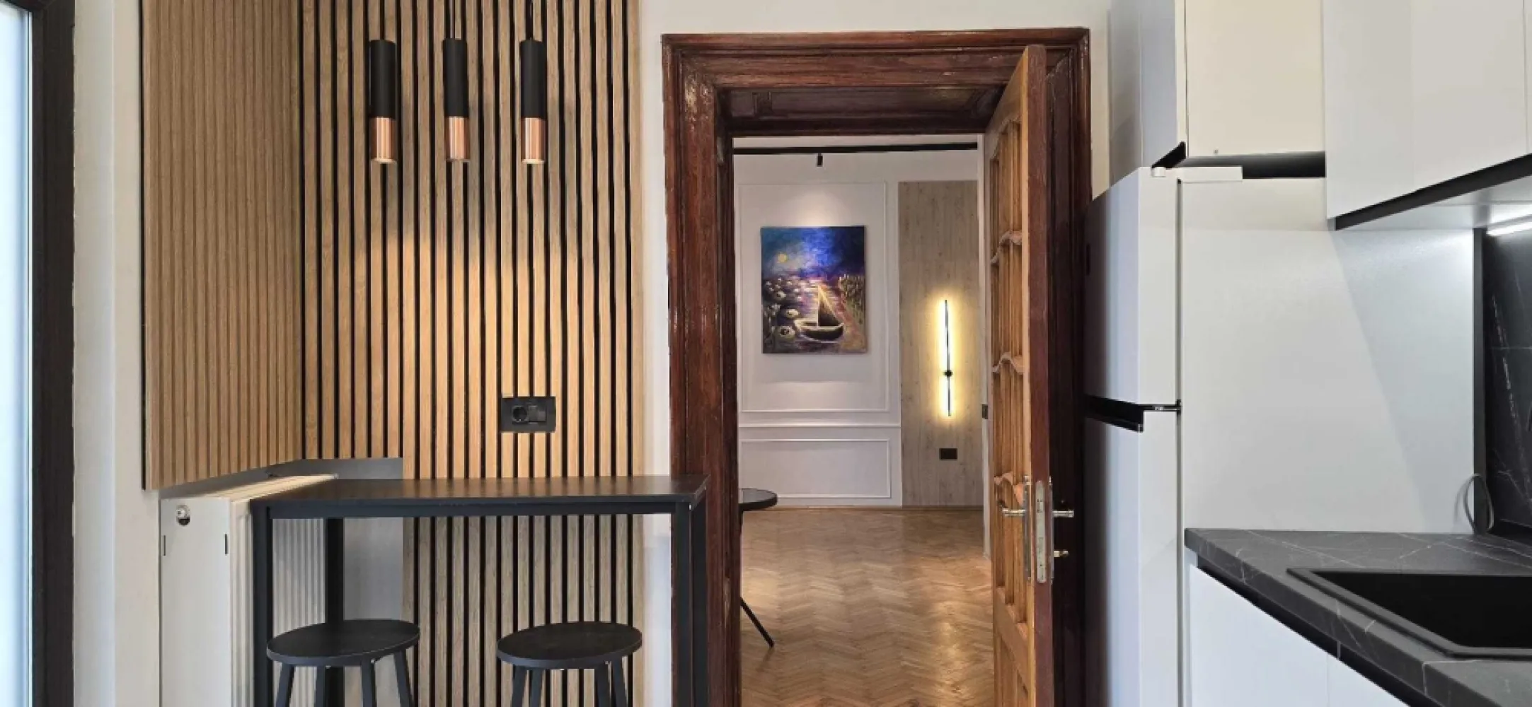 Inchiriez 2 camere, zona Vasile Lascar - Dacia - Agenția imobiliara BRASADAS închiriază apartament cu 2 camere, 55 mp, et. 1, in casa interbelica, AC, internet / cablu TV, RENOVAT in totalitate, mobilat.
Toate utilitatile.
Pentru mai multe oferte accesați www.brasadas.com.
