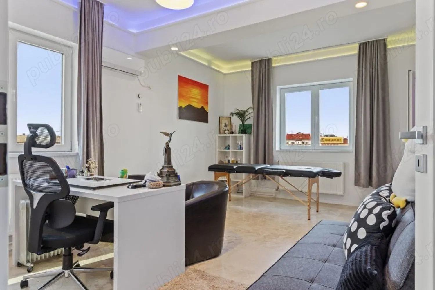BRASADAS vinde Studio Lux Etaj 9/9 40mp Piata Romana. - Agenția imobiliara BRASADAS vinde apartament cu 2 camere transformat in studio lux, ULTRACENTRAL, 40mp, baie, bucatarie, dressing, 2 holuri.
Renovat recent in 2024, lumina led in toatat casa, instalatii noi, centrala, termopane tripan, aer dublu invertor, marmura, complet mobilat si utilat ori pentru locuit, ori pentru cabinet.
Scara renovata, lift nou, etajul 9/9 cu vedere asupra Pietei Romane si in spate pe Dlvd. Dacia.
Proximitati. ASE vis-a-vis, metrou Romana jos la scara, statii autobuze jos la scara, magazine, MEGA, banci, farmacii, restaurante la parter, scoli, gradinite, policinica 10, spitatul de oftalmologie, etc.
Pentru mai multe oferte accesați www.brasadas.com.