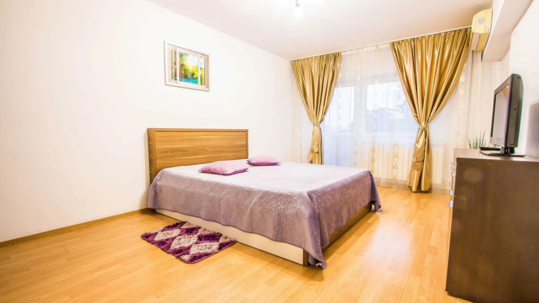 BRASADAS închiriază Ap 2 cam Et 2/10 B-dul Unirii. - Agenția imobiliara BRASADAS închiriază apartament cu 2 camere Bulevardul Unirii, cu intrare stradala din bulevard, etaj 2/10.
Apartament este liber, disponibil, complet utilat, mobilat, 2 AC, 2 tv+internet , 
1l+1l garantie. 
Pentru mai multe oferte accesați www.brasadas.com.