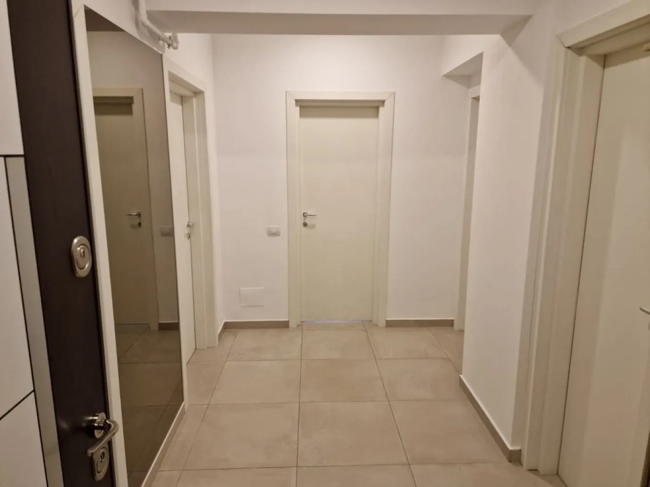 Inchiriere apartament 2 camere Novum Splaiul Independentei - Apartament 2 camere etaj 4/11 complet mobilat și utilat , cu centrala proprie , aer condiționat . 
Pentru detalii : 07******22