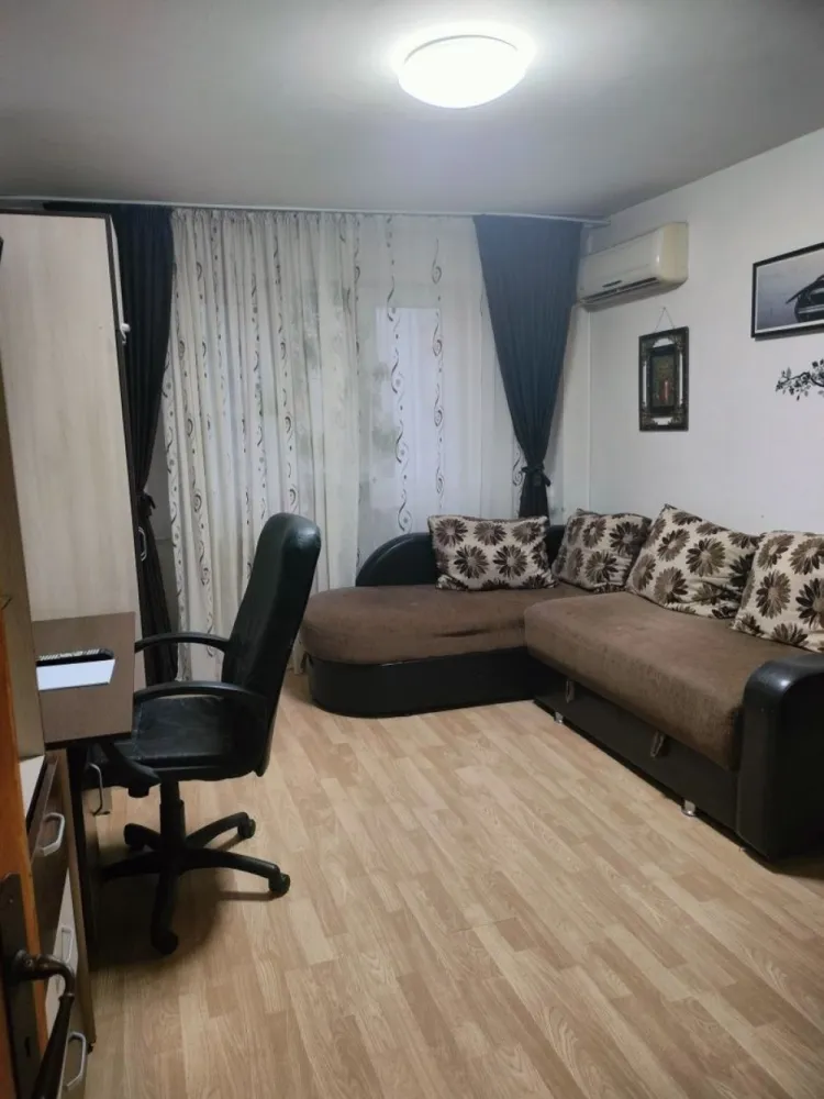 Proprietar închiriez apartament cu doua camere in zona Teiul Doamnei - Proprietar ,închiriez apartament cu 2 camere( sectorul 2, București)situat in zona Teiul Doamnei aproape de Facultatea de Construcții, Școală generală, Dispensar și Spitalul de copii Emilia Irza.Este curat și liber începând cu data de 1 ianuarie 2025,mobilat complet și utilat cu aer condiționat,mașină de spălat rufe, combină frigorifică full no frost, aragaz,internet și cablu TV și doua televizoare .In apropiere sunt stațiile de STB 182,282,16,36, 243 și la 5 minute linia 21.Telefon 07******33.