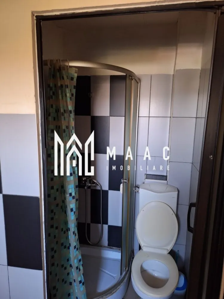 Garsonieră I Mobilată I Etaj 2 I Ștefan cel Mare - Maac Imobiliare vă prezintă o garsonieră situată într-o zonă liniștită și bine conectată, pe strada Ștefan cel Mare (zona Broscărie). În apropiere aveți acces la facilități esențiale, precum parc, biserică, supermarketuri (Simpa, Profi), farmacie, sală de fitness și stație de autobuz, toate aflate la distanță de câteva minute de mers pe jos. Detalii proprietate: Suprafață: 21 mp Compartimentare: cameră de zi, baie, bucătărie Etaj: 2 din 5 într-un bloc cu izolație termică Garsoniera este complet mobilată și echipată, oferind confort și eficiență energetică datorită dotărilor moderne: Ușă metalică la intrare Centrală termică pe gaz Geamuri termopan Aceasta este o oportunitate excelentă pentru cei care caută o locuință gata de mutat sau o investiție sigură într-o zonă bine conectată și cu toate facilitățile la îndemână. Pentru mai multe informatii specificati ca ati vazut anuntul cu ID: CP2537418 }}