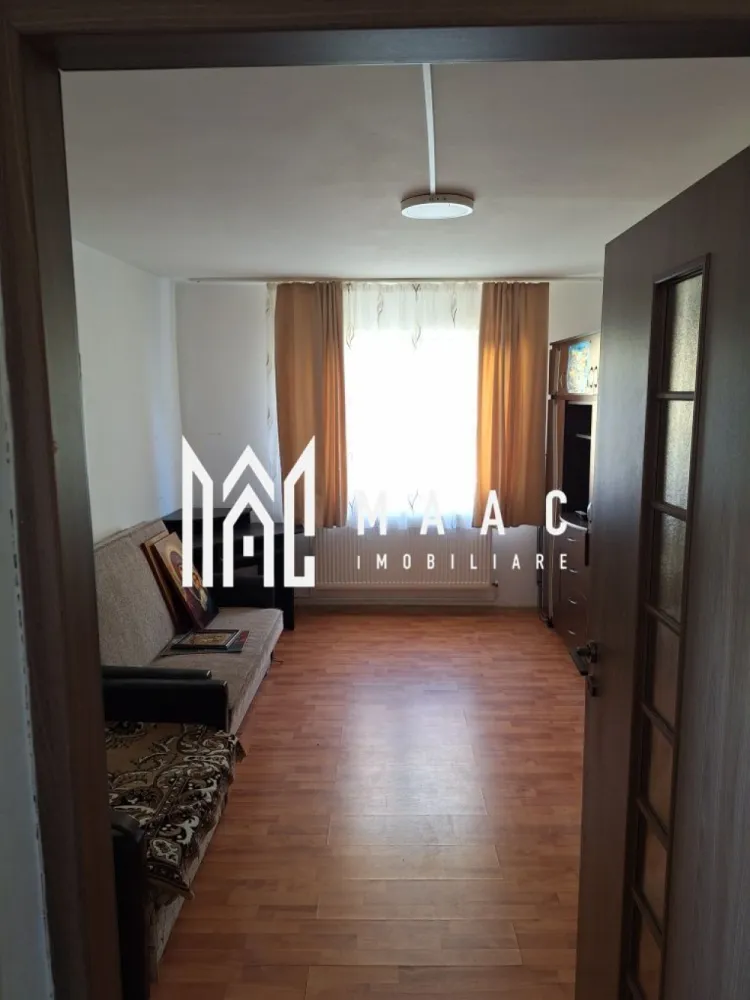 Garsonieră I Mobilată I Etaj 2 I Ștefan cel Mare - Maac Imobiliare vă prezintă o garsonieră situată într-o zonă liniștită și bine conectată, pe strada Ștefan cel Mare (zona Broscărie). În apropiere aveți acces la facilități esențiale, precum parc, biserică, supermarketuri (Simpa, Profi), farmacie, sală de fitness și stație de autobuz, toate aflate la distanță de câteva minute de mers pe jos. Detalii proprietate: Suprafață: 21 mp Compartimentare: cameră de zi, baie, bucătărie Etaj: 2 din 5 într-un bloc cu izolație termică Garsoniera este complet mobilată și echipată, oferind confort și eficiență energetică datorită dotărilor moderne: Ușă metalică la intrare Centrală termică pe gaz Geamuri termopan Aceasta este o oportunitate excelentă pentru cei care caută o locuință gata de mutat sau o investiție sigură într-o zonă bine conectată și cu toate facilitățile la îndemână. Pentru mai multe informatii specificati ca ati vazut anuntul cu ID: CP2537418 }}