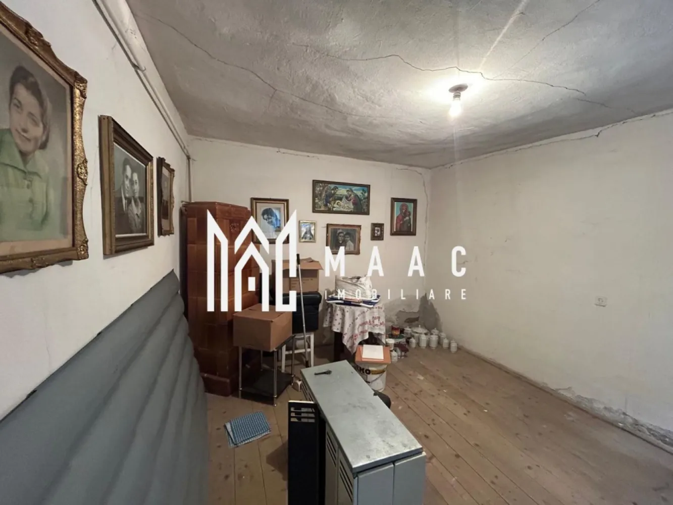 Casa Duplex I Curte I Pivnita I Terezian - O oportunitate bună pentru cei care caută un spațiu de locuit ce poate fi amenajat după propriul gust. De vânzare casă cu 3 camere, situată în zona Terezian, într-o curte comună cu un singur alt proprietar. Imobilul are o suprafață utilă de 70 mp, o pivniță și necesită renovare completă. Detalii proprietate: Suprafață utilă: 70 mp Compartimentare: 3 camere, bucătărie, baie Pivniță uscată Curte comună cu încă un vecin Acces auto Se vinde nemobilată și neutilată Avantaje: Zonă accesibilă și căutată – Terezian Aproape de transport public, școli, magazine Spațiu generos, ideal pentru recompartimentare și renovare Vecinătate liniștită Disponibilă imediat. Pentru mai multe informații sau pentru programarea unei vizionări:ID: CP2536640 }}