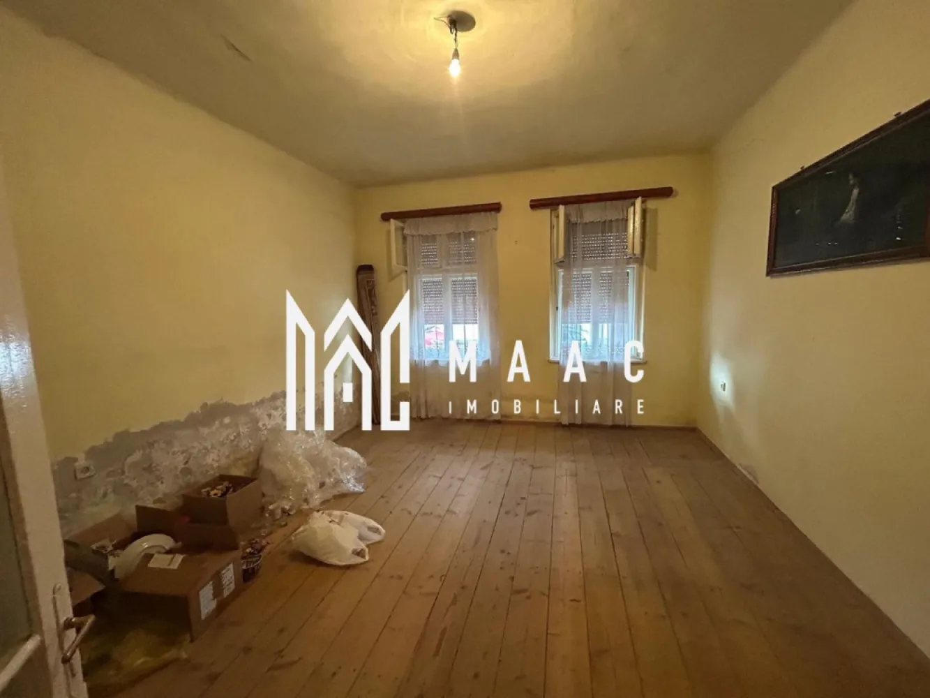 Casa Duplex I Curte I Pivnita I Terezian - O oportunitate bună pentru cei care caută un spațiu de locuit ce poate fi amenajat după propriul gust. De vânzare casă cu 3 camere, situată în zona Terezian, într-o curte comună cu un singur alt proprietar. Imobilul are o suprafață utilă de 70 mp, o pivniță și necesită renovare completă. Detalii proprietate: Suprafață utilă: 70 mp Compartimentare: 3 camere, bucătărie, baie Pivniță uscată Curte comună cu încă un vecin Acces auto Se vinde nemobilată și neutilată Avantaje: Zonă accesibilă și căutată – Terezian Aproape de transport public, școli, magazine Spațiu generos, ideal pentru recompartimentare și renovare Vecinătate liniștită Disponibilă imediat. Pentru mai multe informații sau pentru programarea unei vizionări:ID: CP2536640 }}