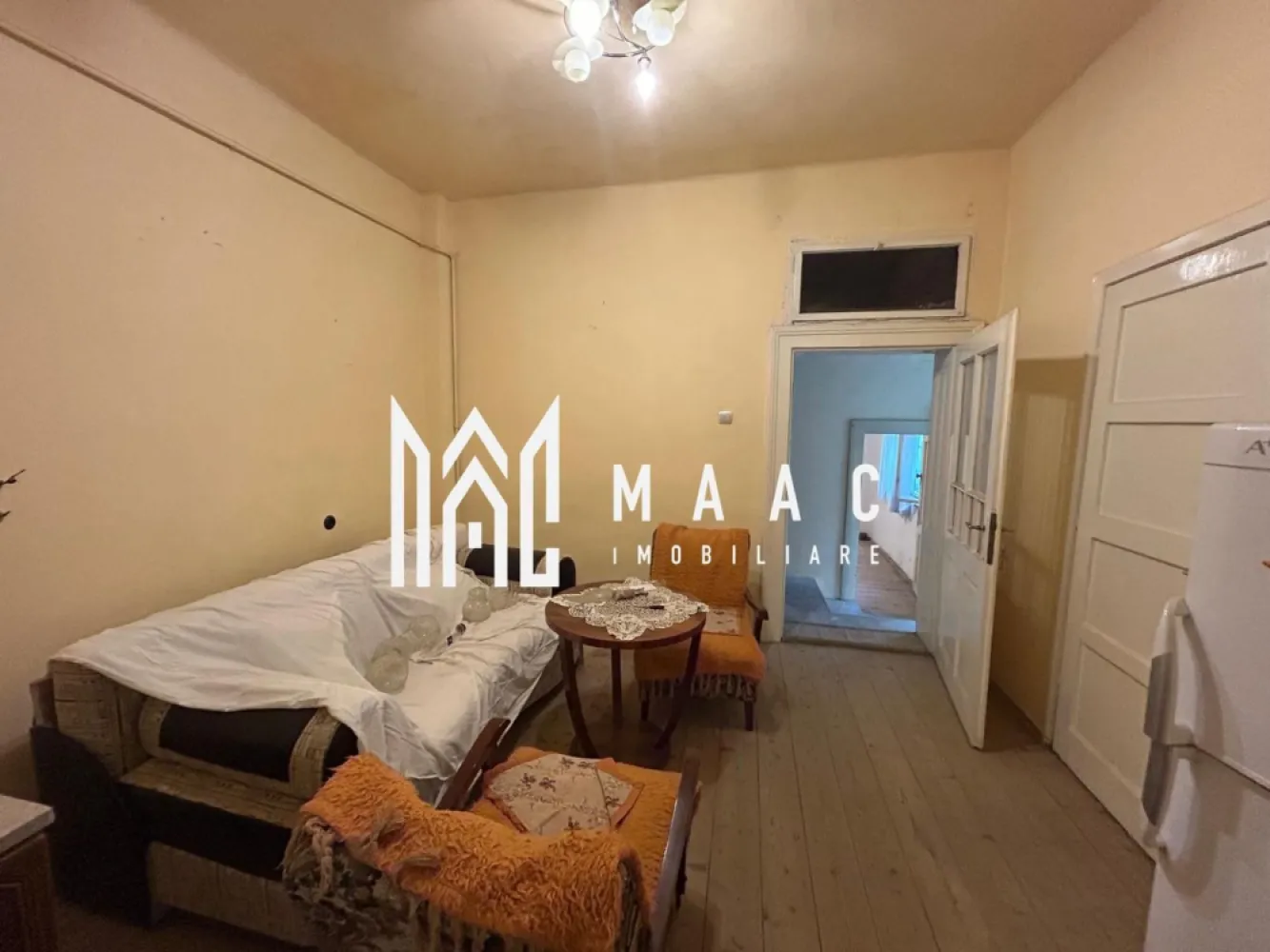 Casa Duplex I Curte I Pivnita I Terezian - O oportunitate bună pentru cei care caută un spațiu de locuit ce poate fi amenajat după propriul gust. De vânzare casă cu 3 camere, situată în zona Terezian, într-o curte comună cu un singur alt proprietar. Imobilul are o suprafață utilă de 70 mp, o pivniță și necesită renovare completă. Detalii proprietate: Suprafață utilă: 70 mp Compartimentare: 3 camere, bucătărie, baie Pivniță uscată Curte comună cu încă un vecin Acces auto Se vinde nemobilată și neutilată Avantaje: Zonă accesibilă și căutată – Terezian Aproape de transport public, școli, magazine Spațiu generos, ideal pentru recompartimentare și renovare Vecinătate liniștită Disponibilă imediat. Pentru mai multe informații sau pentru programarea unei vizionări:ID: CP2536640 }}