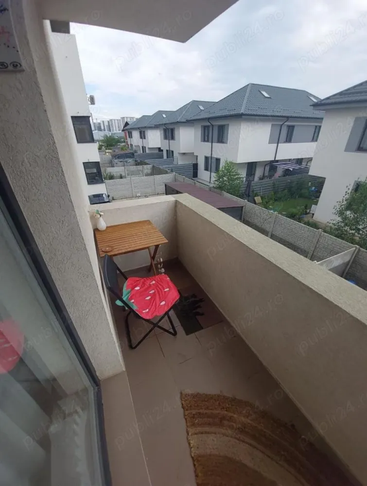 Apartament cu 2 camere in Bragadiru zona Prelungirea Ghencea - Apartament spatios cu 2 camere in Bragadiru zona Prelungirea Ghencea. 
Suprafața utila de 61,8 mp, iar suprafata totala de 68,5 mp. Etajul 1 din 4, blocul este finalizat în 2021, foarte bine izolat fonic, structura blocului este facuta din caramida si beton. 

Se vinde complet mobilat! O parte din mobilier este achizitionat recent. Incalzirea apartamentului este realizata prin calorifere cu ajutorului centralei termice. Apartamentul este racordat la toate utilitățile. 

Vecinătăți: Mega Image, grădinițe, saloane, restaurante, spălătorii, service auto etc. 

Blocul face parte dintr un complex dotat cu bariere și camere de supraveghere care este situat pe strada Cireșar din Bragadiru.

Se acceptă CREDIT IPOTECAR PRIMA CASĂ CASH NEGOCIABIL ȘI MUTAREA IN NOUL TAU APARTAMENT SE POATE REALIZA IMEDIAT. Numere de contact: