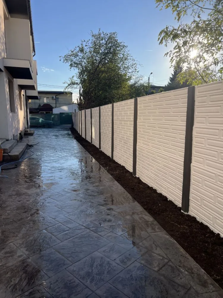 Duplex compus din 5 camere zona Bucuresti noi proprietar - Duplex P+1 153 MP UTIL+ curte 125 mp compus din 3 dormitoare 1 Living 3 băii bucatarie terasă cu posibilitatea de 5 camere 
Zonă liniștită regim de înălțime zonal P+1 construcție nouă 2024 izolație termică centrală proprie încălzire în pardoseală tâmplărie de calitate totul făcut construit după ultimele generații de materiale accept schimb cu apartament în București sector 1