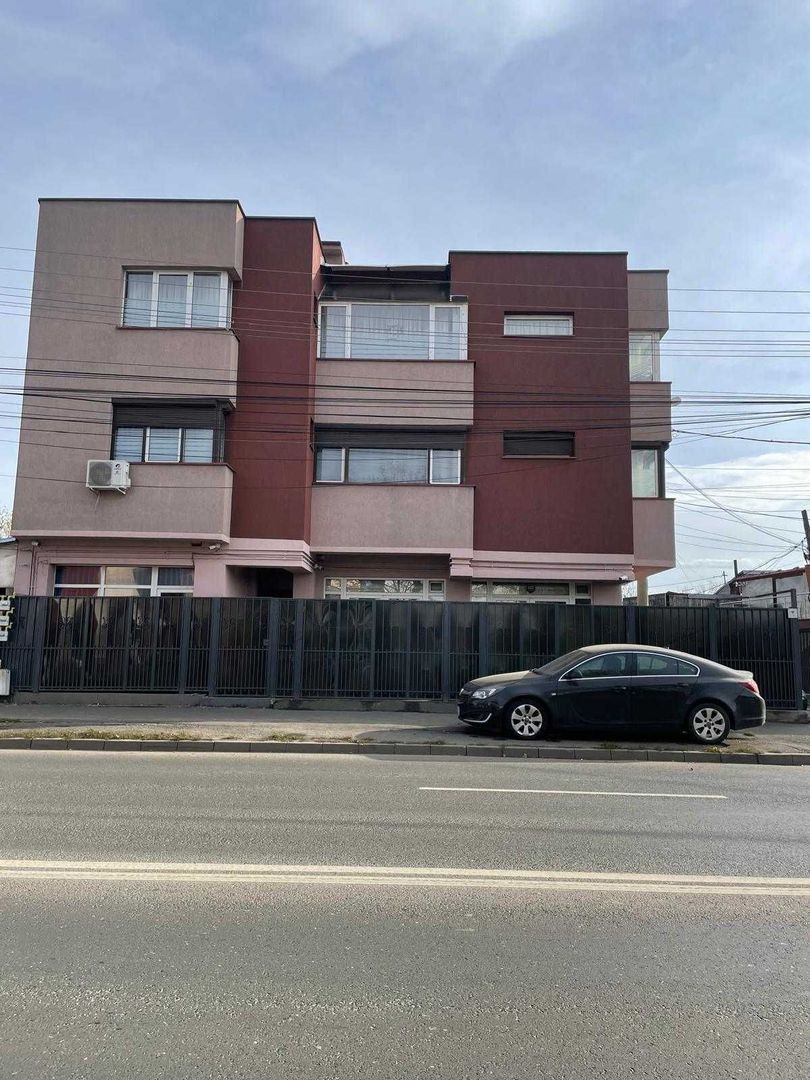 Vand imobil P+2 zona salaj rahova cu doua spatii comerciale