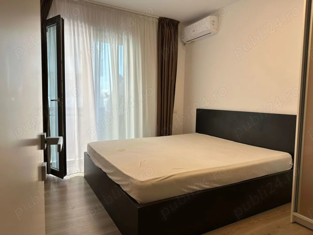 Apartament 3 camere București zona de Nord - Ofer spre vânzare un apartament de 3 camere situat in sectorul 1, pe șoseaua Gheorghe Ionescu Sisesti, la doar 10 minute cu mașina fata de Arcul de Triumf și Mall Băneasa Shopping Citit.

Caracteristici principale ale proprietății:

3 camere de tip semidecomandat 
Bucătărie închisă 
2 bai 
2 balcoane 

Detalii tehnice :

Suprafața utilă : 88 mp
Etaj 2 din 10
An construcție imobil : 2019
Central termica proprie
Încălzire în pardoseală 
Tâmplărie termopan Veka Spectral Umbra 7 camere
Pentru mai multe informații și programarea unei vizionari nu ezitați să mă contactați .
Exclus agenții !