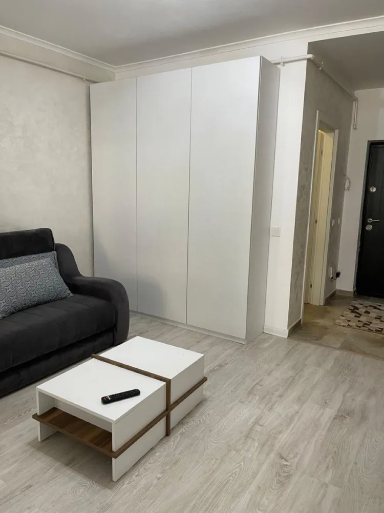 Garsoniera Mobilata si utilata complet, complex Avangarde City - De vanzare Garsoniera in Avangarde City strada Tineretului,Militari Residence.
Mobilata si utilata complet cu tot ce este nevoie. 
Se afla la parter inalt (etajul 1) mai exista un etaj sub, suprafata utila 30mp.
Pret 46.000€