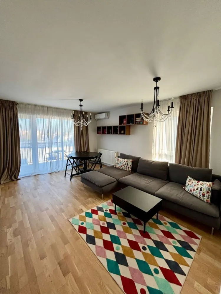 Apartament 3 camere complex Ten Blocks - Comunitatea dintr-un imobil au devenit adevarate necesitati si Prioritati de luat in calcul in cautarea unei locuinte.
Daca sunteti in cautarea unui apartament Luminos, Modern si Foarte bine Intretinut, aproape de oras, atunci aceasta proprietate vi se potriveste.

Va prezentam spre Vanzare un Apartament de 3 Camere, Decomandat, situat la etajul 7 din 8, intr-un Bloc Nou constructie 2010, din zona Militari-PACII, in Ansamblul Rezidential TEN BLOCKS ce poate deveni proprietatea dvs.

Acesta are o SUPRAFATA Totala de 82 mp, cu un Living de 22mp, 1 dormitor de 13.5mp, 1 dormitor de 14.7mp fiind completat de 1 hol acces cu o suprafata de 11.5mp, 1 Baie in suprafata de 5mp si o baie 2,15 si o Bucatarie INCHISA de aproape 7mp, la care se mai adauga 1 Terasa/ Balcon in suprafață de 7
Imobilul este orientat spre EST, luminos si ideal pentru cine iubeste linistea de acasa.

Apartamentul a fost PERSONALIZAT dupa propriile gusturi si se Vinde MOBILAT si UTILAT.
Printre DOTARI si FACILITATI mentionam:
• Bucatarie: Utilata 
• Electrocasnice
• 1 unitate AC
- parchet din lemn triplustratificat
- instalație electrica noua cu întrerupătoare Legrand
- tâmplărie pvc Gealan 

Complexul este ideal pentru familiile care isi doresc cresterea copilului intr-o comunitate primitoare si sigura.
Blocul are Propriul punct termic la subsol, fiind astfel ferit de problemele cu apa calda si caldura.
Scara blocului este foarte curata si primitoare. Sunt 2 lifturi SCHINDLER, iar la fiecare etaj sunt doar 5 apartamente.
Deasemenea fiecare Scara are adapost antiatomic.

Complexul Ten Blocks este pazit 24h si este compus din 10 blocuri, cu spatii verzi si locuri de joaca, bariere telecomandate pentru acces auto si pietonal din Bd. Preciziei si Bd. Iuliu Maniu.
In vecinatate sunt supermarketurile Mega Image, Profi, Kaufland, Carrefour expres sau LIDL , scoli si gradinite, sala fitness si restaurante.
Statia de METROU PACII este la 5 minute de mers precum si statii de autobuz si tramvai in vecinatate ce permit transportul facil.

Un apartament pregatit si echipat pentru orice tip de gusturi gata pentru a te muta.
Cu acestea fiind spuse va asteptam la o vizionare pentru va convinge de avantajele proprietatii!
Putem trimite mai multe poze in privat.
07******63