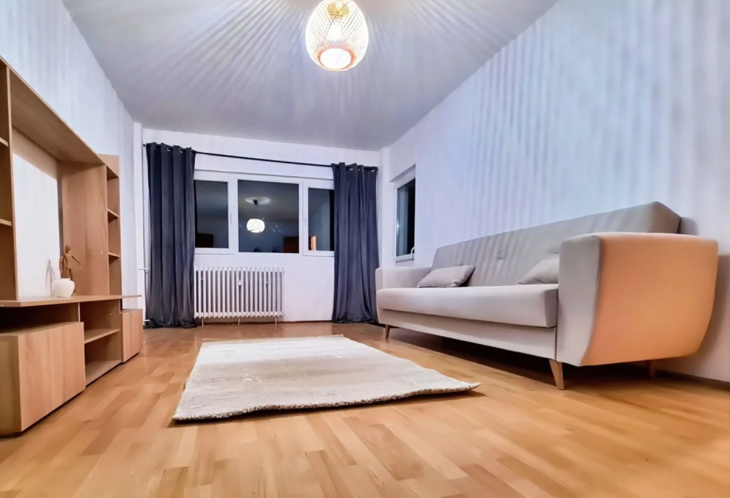 Ag BRASADAS închiriază Ap 2 cam. deosebit Et 6/10 zona TEI. - Agenția BRASADAS închiriază un apartament mobilat și utilat, luminos, cu o priveliște deosebită spre Biserica Sf. Treime - situat pe Str. Grigore Moisil, in apropiere de Parcul Circului și Lacul Tei, și la 10 min. de Piața Victoriei; stația de tramvai si autobuz este în fața blocului, statie de autobuz si peste drum, iar metroul Obor/St. cel Mare la 2 stații de tramvai. 

În apropiere veți găsi: supermarket-uri, cafenele, librarii, farmacii, magazinul Domino și Facultatea de Construcții, etc.

www.brasadas.com.