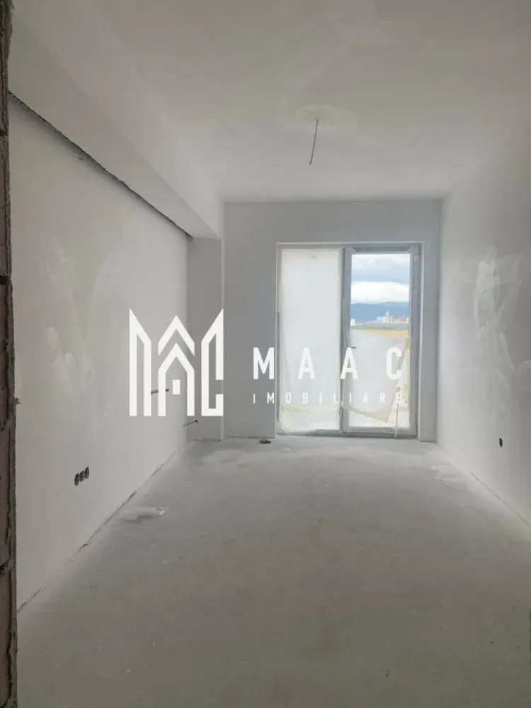 Direct dezvoltator | Apartament 2 camere | Etaj 3 | Calea Surii Mici - MAAC Imobiliare va prezinta un nou complex rezidential situat in zona Calea Surii Mici, in apropierea viitorului Spital Judetean. Apartamentul disponibil are o suprafata utila de 52.14 mp si un balcon de 4.69 mp, compartimentat in living generos de 20.20 mp, bucatarie spatioasa de 8.65 mp, dormitor confortabil de 12.29 mp, baie moderna de 3.86 mp si hol de 7.14 mp. Apartamentul se poate preda la stadiul de finisat la cheie astfel - Gresie si faianta la alegerea clientului - Obiecte sanitare la alegere - Glafuri interior - Parchet - Prize si intrerupatoare - Usi interioare Pentru mai multe informatii va invitam sa mentionati ID-ul anuntului: CP2067827 }}