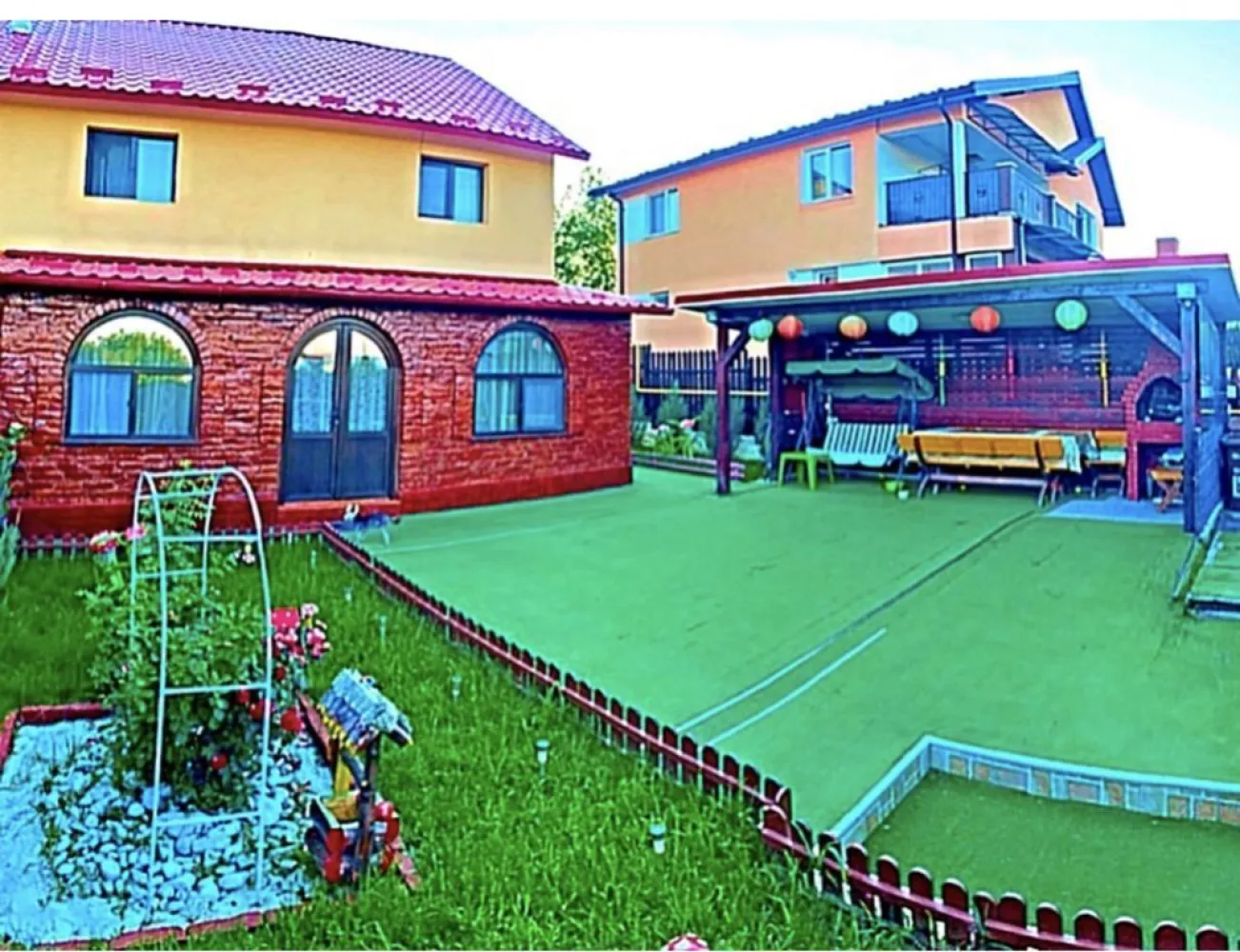 Casa vila Miroslava Notariat Pepinierii - pozitie excelenta - Fără agenții !!!

Persoana fizica vand casa facuta in 2014 noua - mobilata utilata zona Cug (valea adanca - capat Pepinierii- in spate la Notariat Miroslava- pozitie excelenta ) la strada principala !

Stație de maxi taxi la 100m !

Casa are aprox 100mp2 utili si este organizata astfel:

Parter : 
*living mare 40m2
*bucatarie inchisa
*baie cu geam si cabina dus
* hol intrare inchis (veranda)

Etaj :
*1 camera matrimoniala 
*baie cu geam si jacuzzi 
*Al doilea dormitor
*Hol etaj ( aer conditionat montat)
*dressing (birou)/al 3lea dormitor 
*pod (spatiu de depozitare)

Alte facilitati :
* magazie in spatele casei
* foisor cu gratar in fata casei
*gard fier forjat acoperit cu policarbonat
*strada privata fix la strada principala asfaltata
*acces la mijloace de transport
*acces la gradinite,scoli,magazine,LIDL,5 min de Mall Miroslava etc
*mobila pe comanda din MDF lucios alb
*electrocasnice de ultima generatie
*gresie,faianta,parchet,izolatie,termopan
*total suprafata teren cu tot cu casa aprox 300m2

UTILITATI :
*apa
*Gaz (centrala +calorifere)
*energie electrica
*CANALIZARE
*internet + cablu Tv
* Aer Conditionat Vortex

Casa nu a fost facuta de dezvoltator ci de o persoana fizica si dupa cum vedeti s-a investit foarte mult in ea si se vinde exact ca in poze !

*Cheltuieli mici !

Pret vanzare 152.000 euro negociabil !
Se vinde mobilata utilata la cheie.

O vindem deoarece ne vom muta la alta casa !

Putem fi contactati la 0>7>4>6>8>3>8>2>9>1

***FARA AGENTII*** 

Va asteptam la o vizita cu mare drag.Multumim