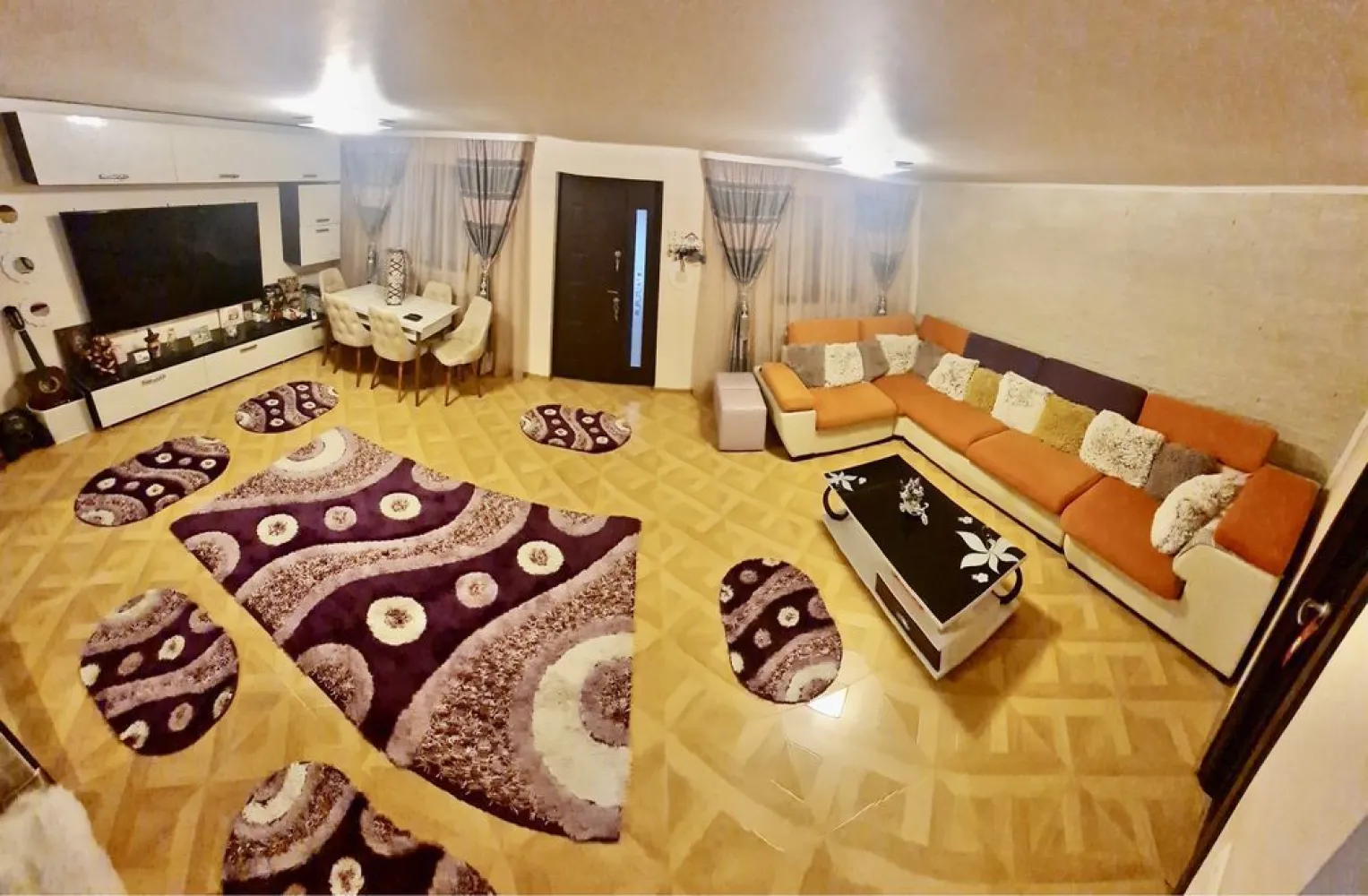 Casa vila Miroslava Notariat Pepinierii - pozitie excelenta - Fără agenții !!!

Persoana fizica vand casa facuta in 2014 noua - mobilata utilata zona Cug (valea adanca - capat Pepinierii- in spate la Notariat Miroslava- pozitie excelenta ) la strada principala !

Stație de maxi taxi la 100m !

Casa are aprox 100mp2 utili si este organizata astfel:

Parter : 
*living mare 40m2
*bucatarie inchisa
*baie cu geam si cabina dus
* hol intrare inchis (veranda)

Etaj :
*1 camera matrimoniala 
*baie cu geam si jacuzzi 
*Al doilea dormitor
*Hol etaj ( aer conditionat montat)
*dressing (birou)/al 3lea dormitor 
*pod (spatiu de depozitare)

Alte facilitati :
* magazie in spatele casei
* foisor cu gratar in fata casei
*gard fier forjat acoperit cu policarbonat
*strada privata fix la strada principala asfaltata
*acces la mijloace de transport
*acces la gradinite,scoli,magazine,LIDL,5 min de Mall Miroslava etc
*mobila pe comanda din MDF lucios alb
*electrocasnice de ultima generatie
*gresie,faianta,parchet,izolatie,termopan
*total suprafata teren cu tot cu casa aprox 300m2

UTILITATI :
*apa
*Gaz (centrala +calorifere)
*energie electrica
*CANALIZARE
*internet + cablu Tv
* Aer Conditionat Vortex

Casa nu a fost facuta de dezvoltator ci de o persoana fizica si dupa cum vedeti s-a investit foarte mult in ea si se vinde exact ca in poze !

*Cheltuieli mici !

Pret vanzare 152.000 euro negociabil !
Se vinde mobilata utilata la cheie.

O vindem deoarece ne vom muta la alta casa !

Putem fi contactati la 0>7>4>6>8>3>8>2>9>1

***FARA AGENTII*** 

Va asteptam la o vizita cu mare drag.Multumim