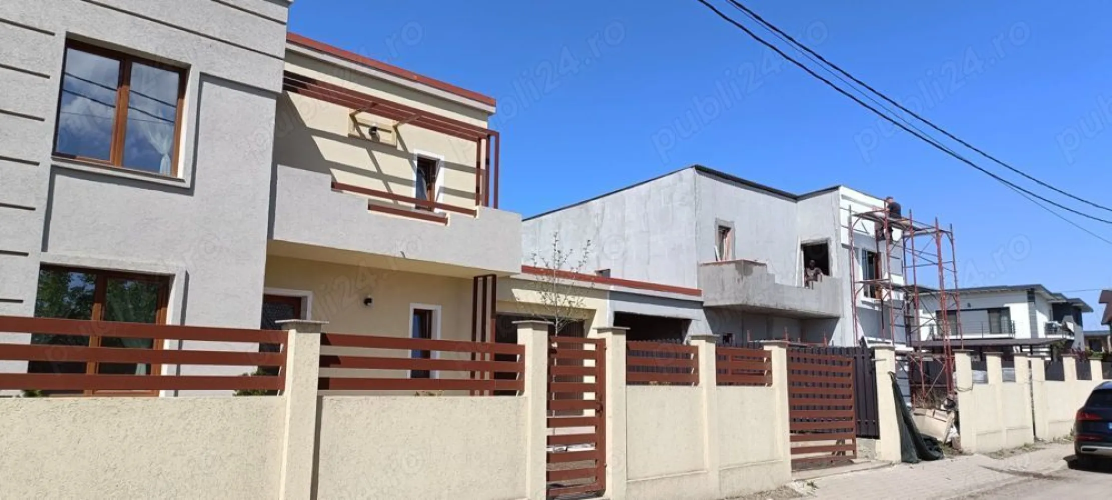 Proprietar Casa Valea Lupului GARAJ - Proprietar persoana fizica intabulata apa,canal,curent,gaz,drum asfaltat.Casă in Valea Lupului, -130mp utili casa +21mp !! GARAJ intabulat !! + 25 mp terase si balcoane,350 mp teren.Dimensiuni casa 9 9 +garaj 6,5 3,5 .Asfalt Strada Tudor Vianu.
-Parter: Hol intrare,living,bucatarie, baie de 6,5mp. Terasa;
-Etaj:Hol, 3 dormitoare,2 balcoane si baie cu o suprafață de 11mp complet utilata cu mobilier .Incălzire in pardoseală in toată casa,distribuitoare,pompe pe fiecare nivel , placă din beton si peste etaj izolata cu vată (in total 3 plăci de beton).Casă proiectata astfel incat sa nu
 aiba spatii inutile de intretinut incalzit.Prize si intrerupatoare modulare -Tamplarie Salamander cu 3 randuri de sticla 4S, 3 randuri de garnituri,feronerie Roto (stejar auriu) .Teren imprejmuit cu gard din șipcă metalică si temelie de beton iar în partea din fata este construit cu stalpi din beton si zidarie finisat cu tencuiala decorativa.. .Parc copii la 200m;-Skate Park la 250m.Statie maxi-taxi 300m.Supermarket (Penny, Mega, Carrefour).Accept credit.Actele sunt finalizate.... Mai multe detalii la telefon.