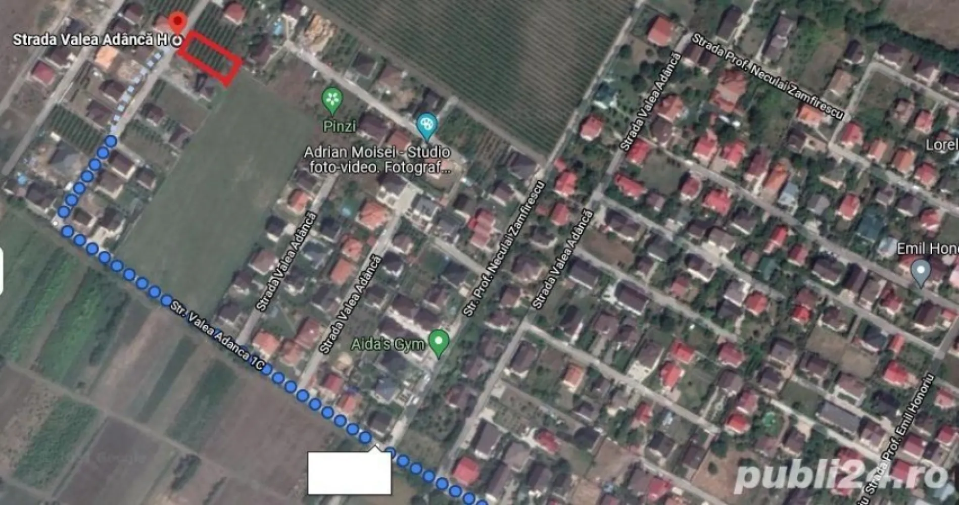 Teren intravilan Tudor Neculai (CUG Rond vechi ) - Terenul intravilan 930m2, este situat in CUG langa Rond Vechi (la 750 m liniari de Aleea Tudor Neculai, langa zona Pepinierei.

Terenul este situat într-o zonă liniștită cu case si vile(fara blocuri in proximitate).
Utilitati : apa, gaz, curent.
Preț usor negociabil.
Exista și posibilitatea de parcelare.