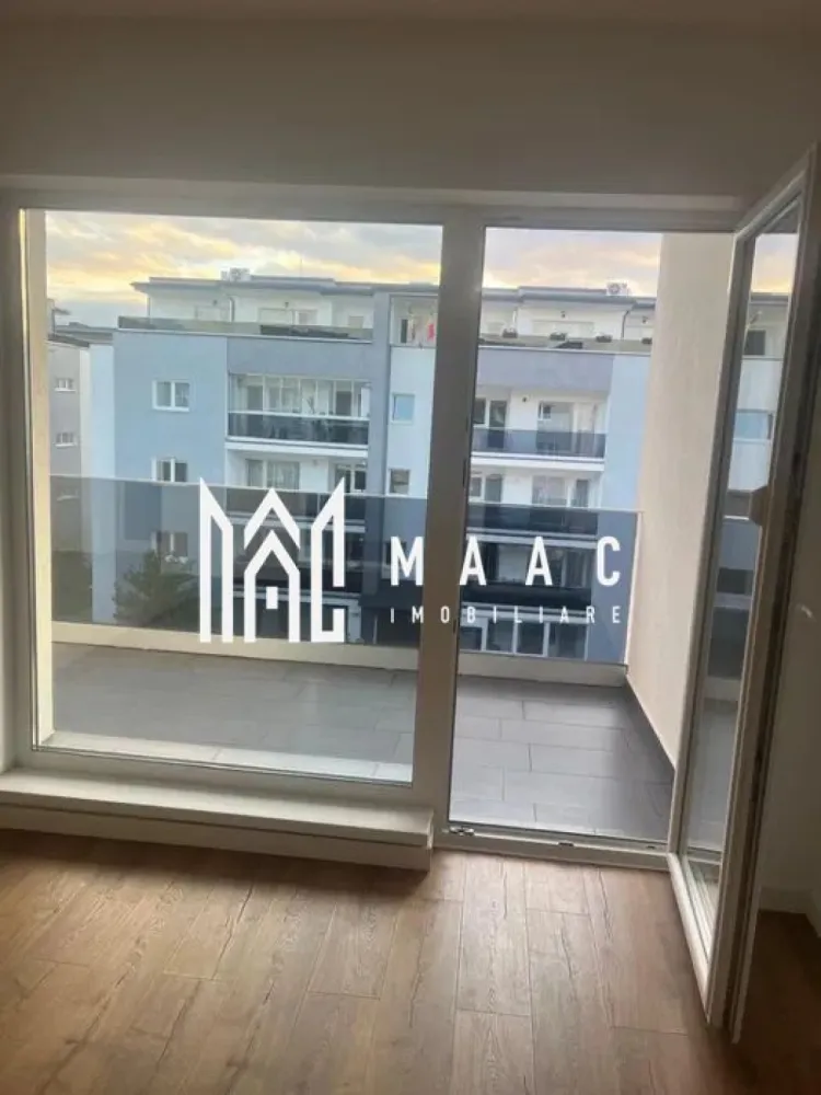 KOGALNICEANU I Apartament 3 Camere I Decomandat I Etaj 3 I - De vânzare un apartament spațios și bine compartimentat, cu 3 camere, situat în zona Kogălniceanu, într-un imobil modern, cu lift și izolație fonică superioară. Proprietatea este amplasată la etajul 3 din 4 și oferă o suprafață utilă de 71 mp, plus un balcon generos de 12 mp. Compartimentare: 2 dormitoar Living spațios Bucătărie separată Baie Hol Balcon de 12 mp, accesibil din living Caracteristici: Suprafață utilă: 71 mp + balcon Etaj: 3 din 4 Bloc cu lift funcțional Izolație fonică – confort și liniște sporită Încălzire în pardoseală Construcție recentă Se vinde nemobilat și neutilat – perfect pentru amenajare după gustul tău Avantaje: Zonă bine cotată – Kogălniceanu, aproape de școli, clinici, magazine, mijloace de transport Apartament luminos, cu spații bine delimitate Clădire modernă, cu acces securizat Ideal pentru locuință de familie sau investiție Disponibil imediat Pentru mai multe detalii precizati telefonic ca ati vazut anuntul cu ID: CP2533765 }}