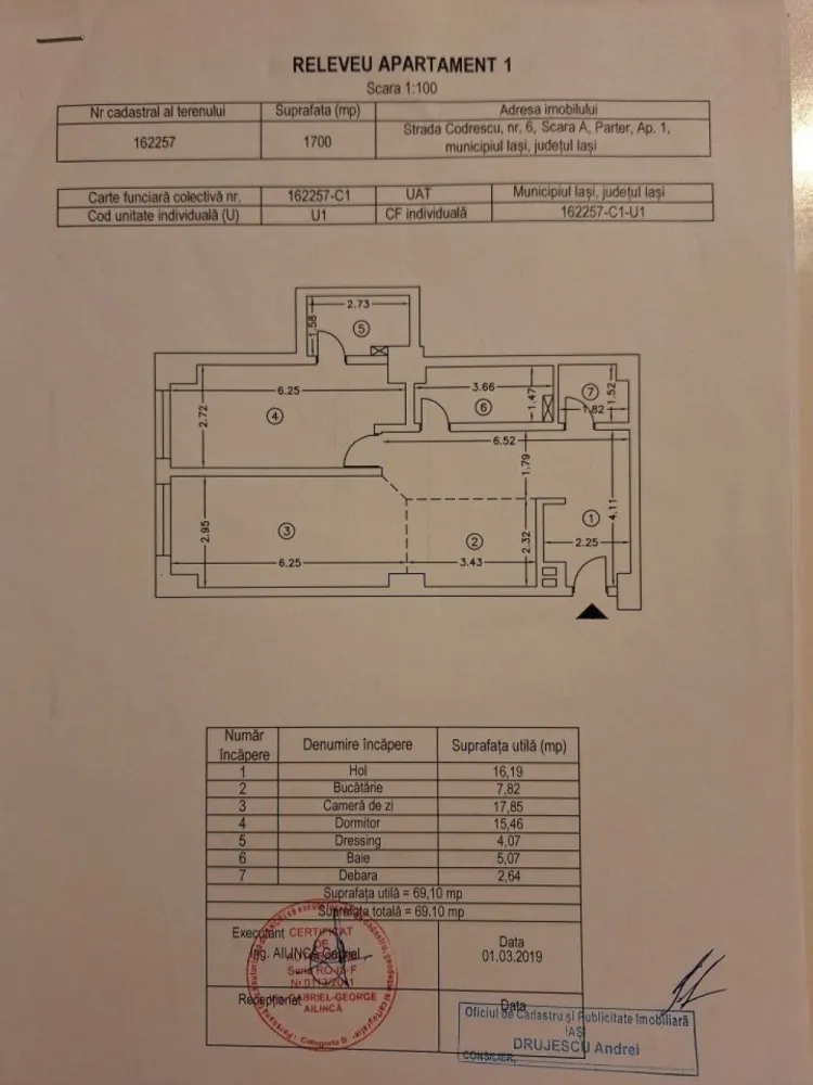 Apartament 2 camere de vanzare Copou Park Residence. - Apartamentul este situat intr-o zona linistita, cu multa vegetatie, aproape de centrul orasului si la o distanta de mers pe jos de universitatea Al. I Cuza, parcul Copou, gradinite, scoli, licee si magazine.

Se poate achizitiona si un loc de parcare subteran la pretul de 15.000 de euro.

Se vinde mobilat partial cu mobila la comanda (bucatarie, baie, dressing si debara).

Pretul este usor negociabil si termenul de predare este de 3 luni.

Pentru mai multe oferte accesați www.brasadas.com.