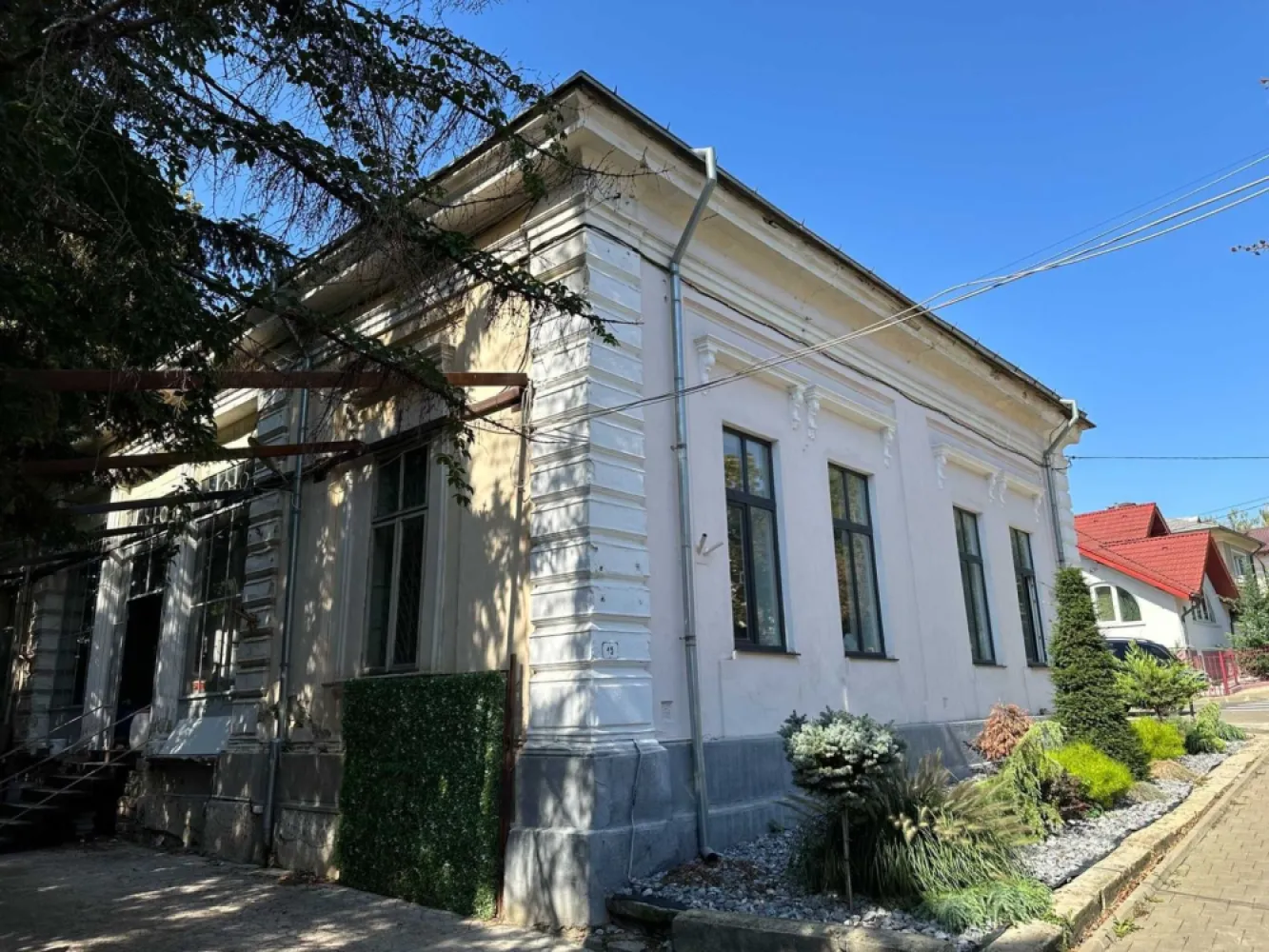 Persoana fizica !! vand casa Centru !! 1160 Mp !! rate !! - Persoana fizica !! vand casa Centru !! 1160 Mp !! se poate plati si in rate !! Casa se afla pe Lascar Catargi vizavi de Oscar, accept schimb.