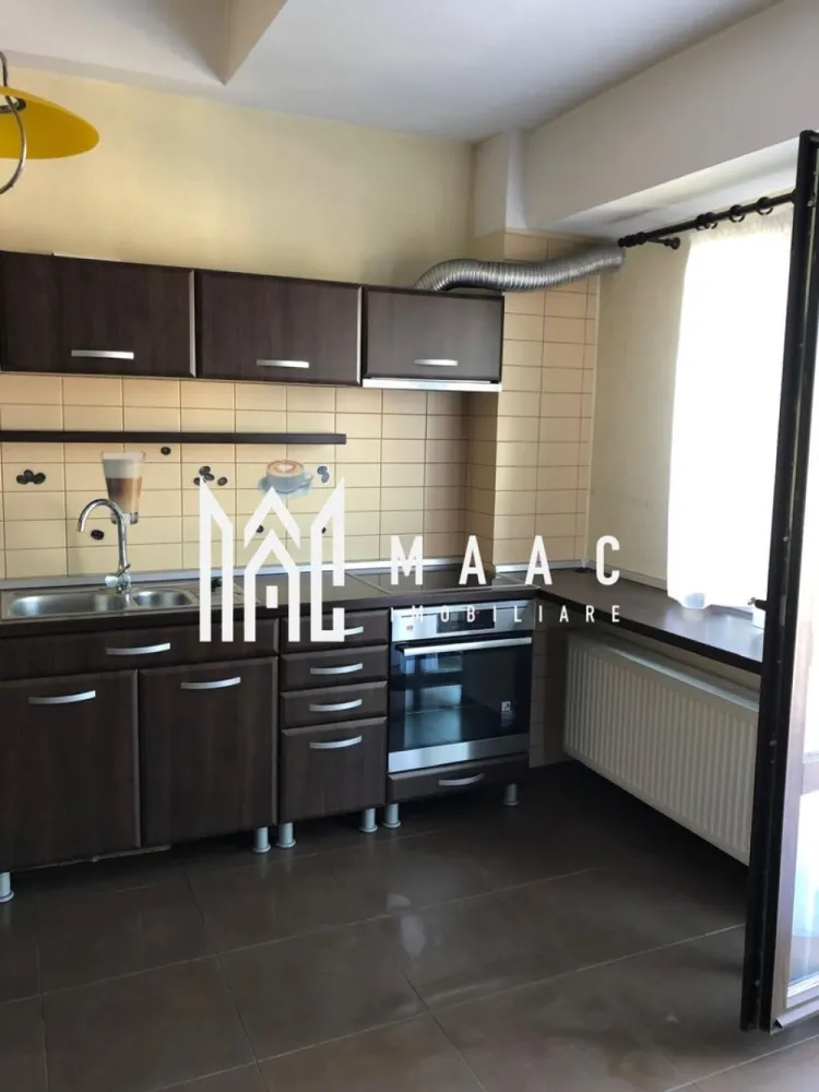 Apartament 3 camere | Decomandat | Etaj 3 | Calea Dumbravii - MAAC Imobiliare propune spre vânzare un apartament spațios cu 3 camere, situat într-o zonă foarte căutată – Calea Dumbrăvii, Sibiu. Apartamentul este decomandat și are o suprafață utilă de 90 mp, la care se adaugă două terase însumând 18.34 mp. Este amplasat la etajul 3 al unui imobil cu 4 niveluri, construit în anul 2009, într-un bloc solid și bine întreținut. Compartimentarea este practică și modernă: living cu bucătărie open space, 2 dormitoare, 2 băi, hol generos, 2 terase. Proprietatea se vinde complet mobilată și utilată, exact cum se prezintă în fotografii, fiind ideală atât pentru locuință personală cât și pentru investiție. În preț este inclus un loc de parcare în parcarea subterană a imobilului. Pentru mai multe informații sau programarea unei vizionări, nu ezitați să ne contactați. ID: CP2531974 }}