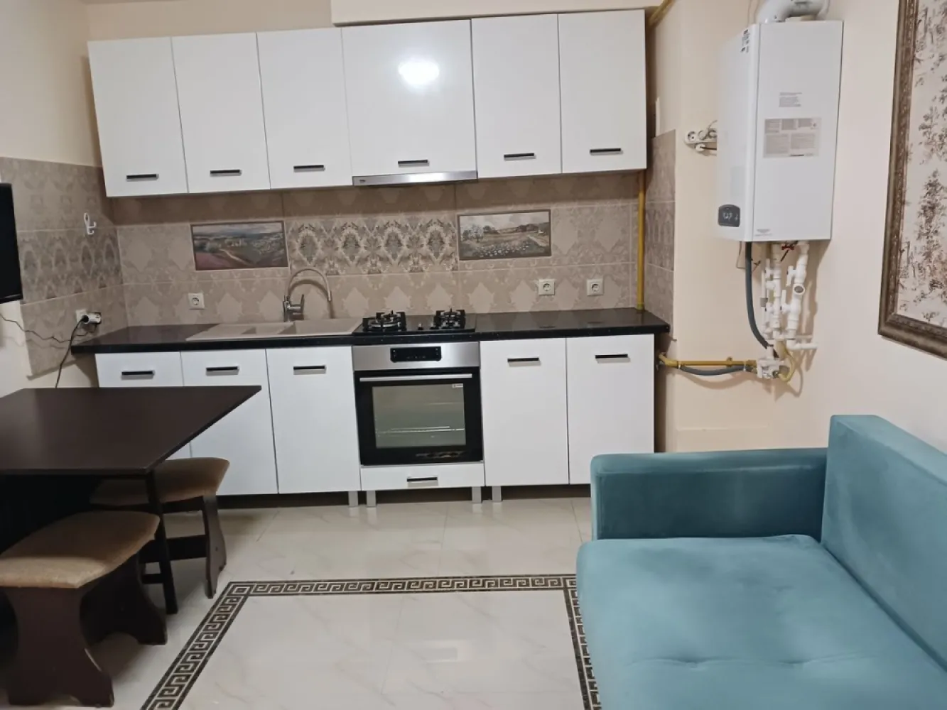 Brancoveanu metrou Bucuresti - Particular vand vila P+2 Brancoveanu, suprafata utila 250 mp, living+5 camere, 3 bai, 2 bucatarii, terasa, 4 balcoane, camara, garaj, teren 361 mp, cadastru, intabulare, rol fiscal, pret 430.000 Euro
