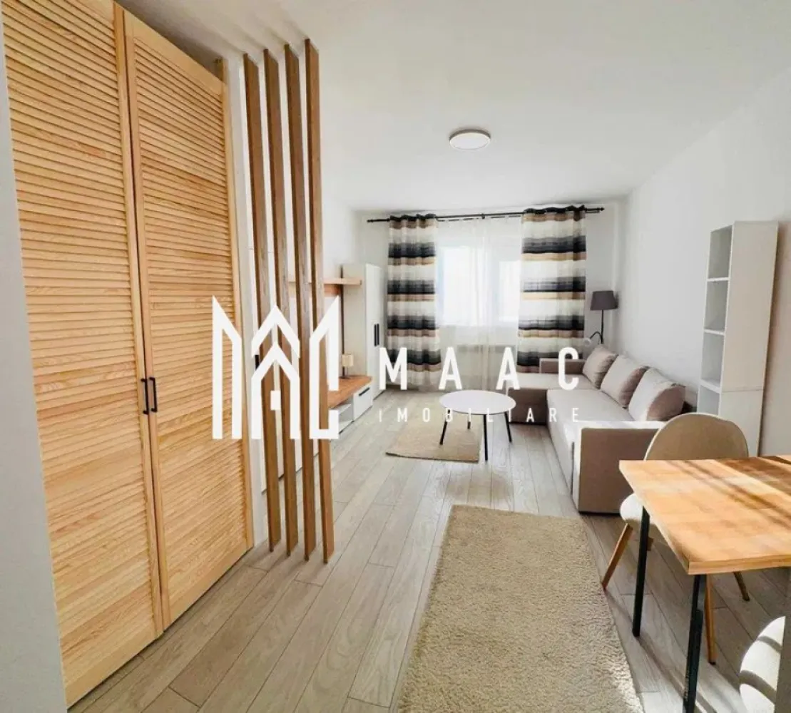 Garsoniera | Etaj 1 | Mobilata | Renovata | Vasile Aaron - MAAC Imobiliare va prezinta o garsoniera situata la etajul 1/4 in zona Vasile Aaron. Suprafață utilă: 22 mp Etaj: 1/4 (cu pod deasupra) Stare: Complet renovată Caracteristici principale: Renovată complet. Orientare către soare: Garsoniera este luminoasă și primitoare. Geamuri termopan Încălzire economică: Deși nu are sistem de încălzire pe gaze, garsoniera este echipată cu un boiler electric și un convector de încălzire, ideal pentru suprafața de 22 mp, reducând semnificativ costurile de întreținere. Mobilată și utilată: Se vinde exact ca în poze, complet mobilată Blocul: Scara bine întreținută. Izolare termică. Zona: Facilități în apropiere: În imediata vecinătate găsiți școli, grădinițe, parcuri, magazine și o sală de forță. Pentru mai multe detalii precizati telefonic ca ati vazut anuntul cu ID: CP2529748 }}