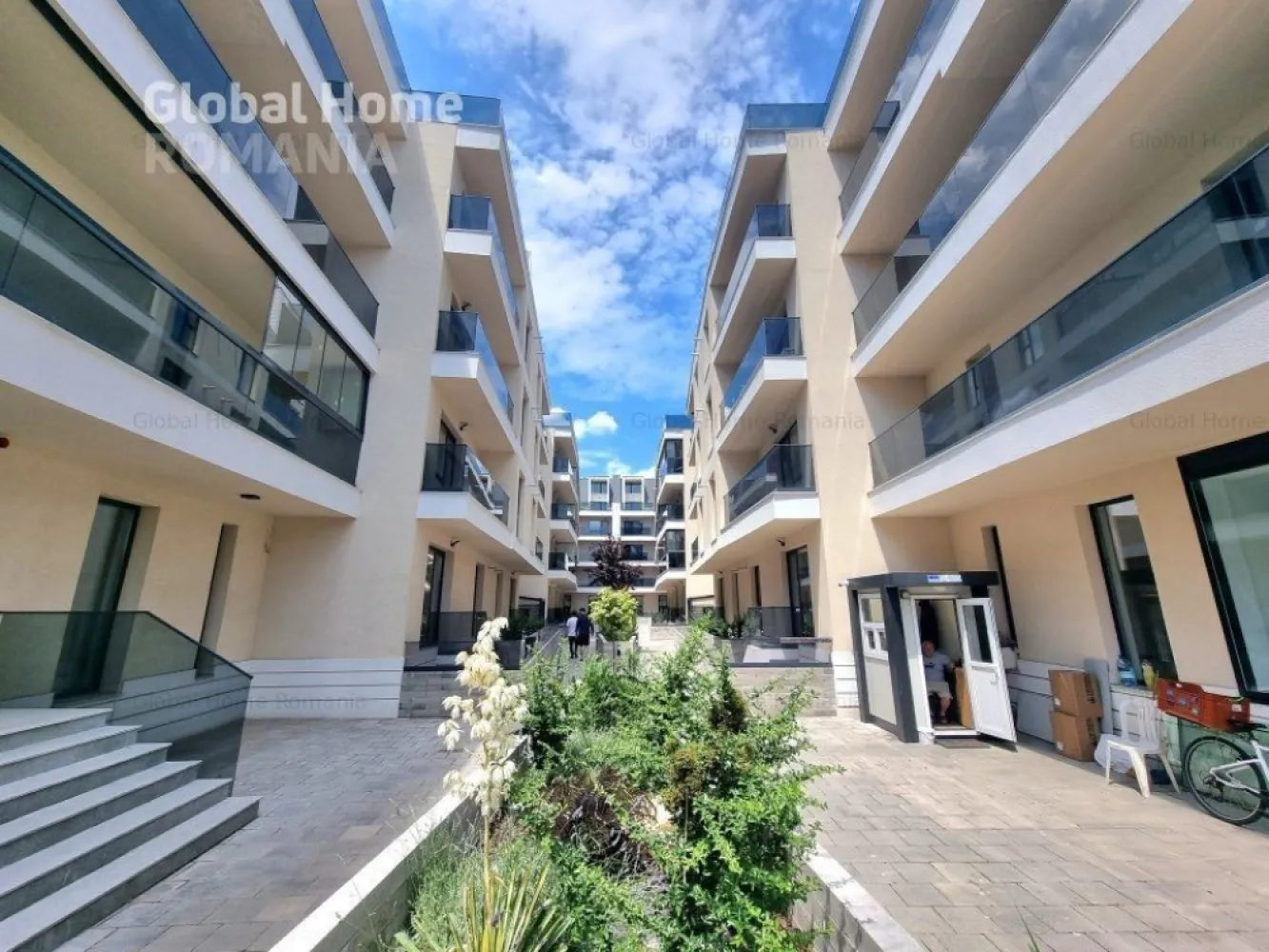 13 Septembrie, Panduri, Unirii, Catedral Residence, spatiu com. 180 mp, vitrina 25 mp - Cosmin Vasilache ^ Global Home Romania ^ Real Estate Agency ^ Imobiliare
0% Comision

Spatiu Comercial cu o suprfata utila de 180 situat in zona centrala a capitalei avand accces rapid catre toane zonele de intres ale Bucurestiului.
Proprietatea este situata in cadrul unui ansamblu rezidential cu o viziune moderna asupra mediului de locuit finalizat in anul 2022.
Imobilul este situat pe Str. Gheorgheni - Catedral Residence avand aprioximativ 120 unitati.
INFORMATII TEHNICE
Infrastructura cladirii (fundatii) este de tip cutie rigida din beton armat (fundatii, pereti si planseul de peste demisol din beton armat).
Suprastructura de tip cadre de beton armat, alcatuita din stalpi, pereti si plansee din beton armat. La realizarea structurii de rezistenta s-au folosit beton de rezistenta C25/30 in plansee si C30/37 in elementele verticale (stalpi si pereti). Otelul beton utilizat in armare este de tip BST500S.
Acoperisul constructiei este de tip sarpanta din lemn ecarisat de rasinoase cu invelitoare din tabla faltuita. Toate elementele componente ale sarpantei din lemn (popi, capriori, clesti, cosoroabe, astereala) au fost supuse tratamentului impotriva cariilor, insectelor, mucegaiului, fungilor si nu in ultimul rand impotriva focului.
Toate materialele utilizate in executia structurii de rezistenta au fost prevazute in proiectul tehnic de rezistenta mecanica si stabilitate si, au fost insotite de fise tehnice, agrement tehnic de conformitate, documente ce se regasesc in Cartea Tehnica a Constructiei.
Constructia a fost proiectata sa reziste la cutremure cu magnitudinea cuprinsa intre 8 si 8,5 grade pe scara Richter.
Izolarea este realizata cu polistiren expandat EPS 80 de 100 mm ecranat intre nivele cu vata bazaltica de 100 mm pentru confort termic, acustic, siguranta la incendiu si un impact redus asupra mediului inconjurator
Tencuiala decorativa de exterior este rezistenta la apa, texturata, permeabila la vapori, rezistenta la fisuri si solicitari mecanice, protejeaza izolatia termica, durabila, usor de revopsit pentru a da in viitor cladirii un aer proaspat si a facilita intretinerea si repararea.
Ferestre Salamander Bluevolution 82 – Noua generatie a sistemului Blu Evolution are o structura inovativa cu 6 camere, adancime constructiva de 82 mm. Sistemul dispune de o protectie termica optima oferind cea mai buna eficienta energetica. Izolarea termica a ferestrei Blu Evolution 82 este excelenta pentru ca garnitura mediana imbunatateste proprietatile termice si acustice si ofera o protectie sigura impotriva vantului si ploii.
Accesorii feronerie ROTO NT
Geam termopan 44 mm Tripan Clar + Clar + Low-e
Finisaj Gri Graphite
Garantie – 24 luni
VIDEOINTERFON ELECTRA SMART
Videointerfon ELECTRA SMART – Panou exterior cu suprafata GLASS securizata 8 mm, carcasa aluminiu, camera video 1/3 CCD Sony (537×597), display electronic pentru lista locatari, tastatura touch iluminata, comunicatie full-dup
Centrala termica in condensatie VAILLANT ecoTEC intro VUW 18/24 AS/1-1 pentru incalzire si preparare apa calda in regim instant.
ECOTEC Intro ofera tot ce ati putea dori de la o solutie moderna de incalzire si apa calda menjera: calitate inalta, tehnologie de ultima generatie si robustete.
Consum de energie in standby mai mic de 2W
Debit apa calda – 11,5 l / min, (ΔT = 30° C)
Display touch screen
