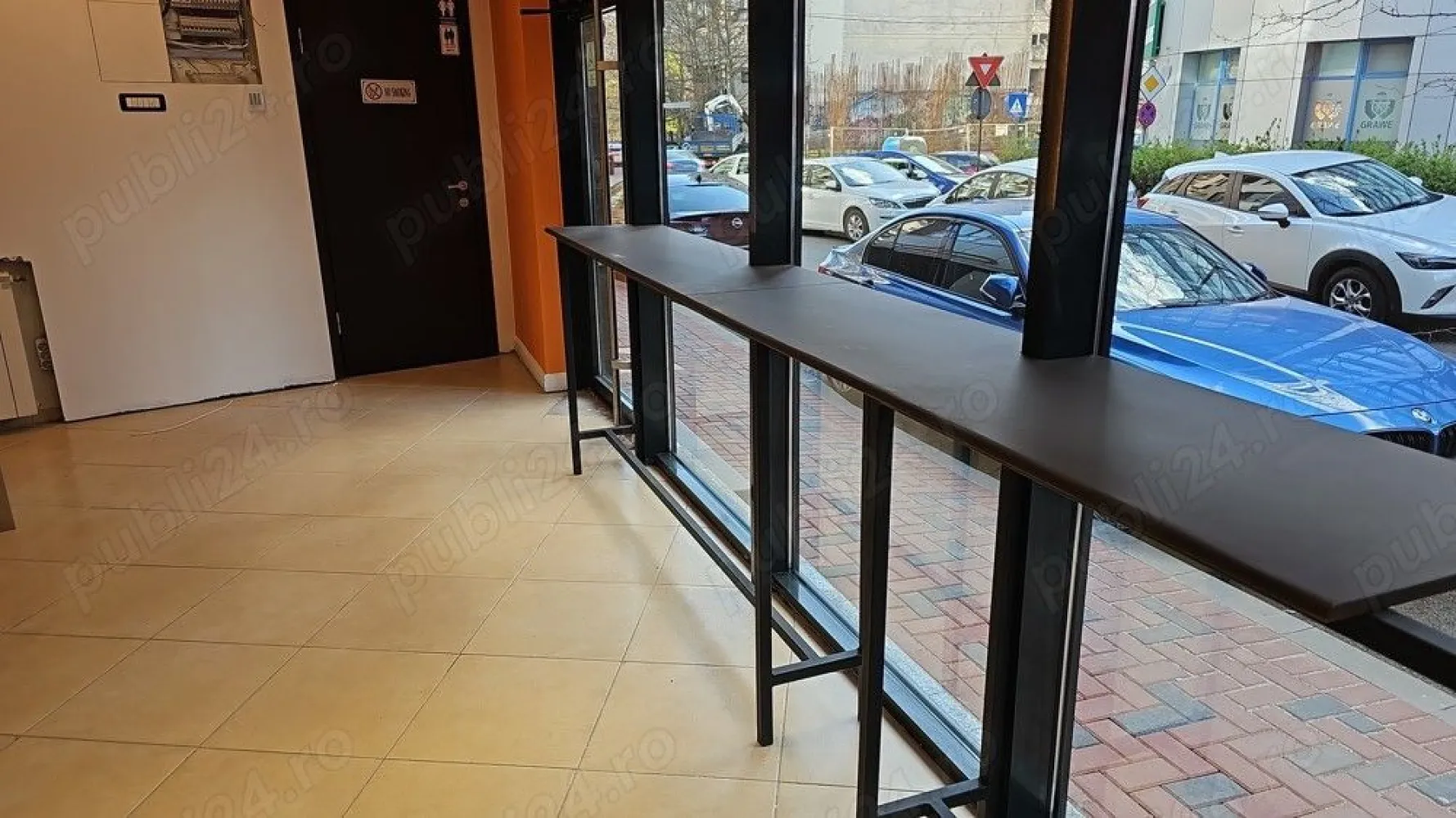 Afacere de vanzare tip fast food shaormarie - Vând afacere la cheie pe bd unirii toata aparatura nouă ustensile noi acte avize la zi vad bun mai multe detalii în privat pe watap