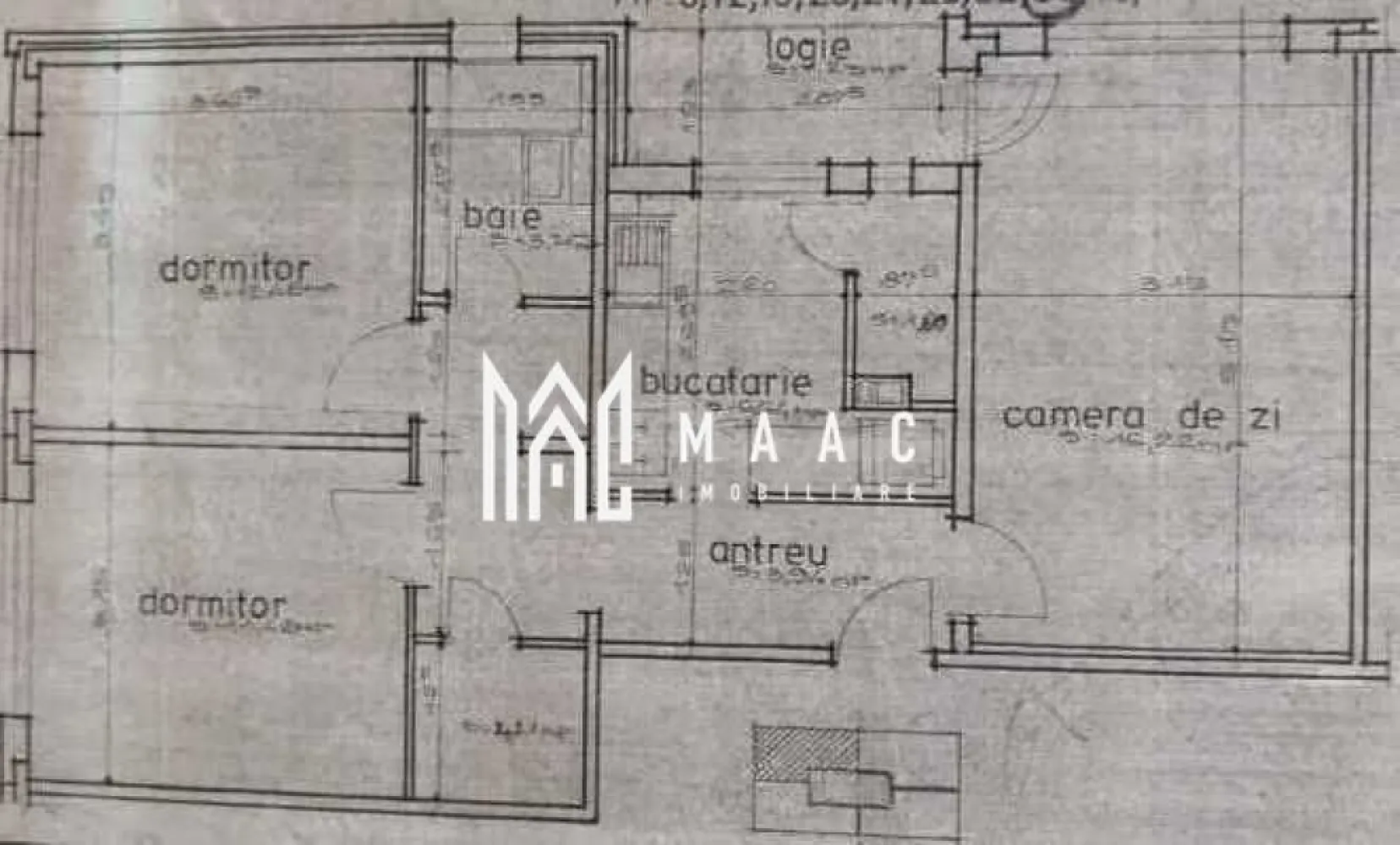 Apartament 3 camere I Decomandat I Zona Vasile Aaron - Propunem spre vanzare un apartament amplasat la etajul 8/10 al unui imobil din zona Vasile Aaron. Locuinta cuprinde: hol acces, living, bucatarie cu balcon, inchisa, doua dormitoare, dressing, baie cu vana si geam de aerisire. Blocul are izolatie termica, lift modernizat, casa scarii- ingrijita. Se preda mobilat/utilat. In imediata apropiere se gasesc centre comerciale, de invatamant, bancare, statii pentru transportul in comun, Piata Vasile Aaron. Pentru mai multe detalii precizati telefonic ca ati vazut anuntul cu ID:CP2528054 }}