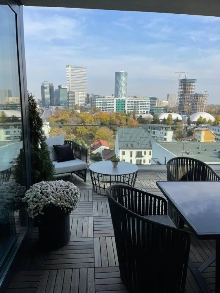 One Herastrau Plaza Penthouse Dublex cu 2loc parcare - 1.699.000 eur + tva 

in ONE HERASTRAU PLAZA.

Penthouse-Duplex, mobilat LUX/Premium

Situat la etajul 8, Zona HERASTRAU, avand o suprafata impresionanta de 336MP (dispus pe 2etaj), rietatea este compusa din 4 camere, beneficiind de 3 terase extrem de spatioase: o terasa generoasa de 117MP si doua terase cu o suprafata totala de 52MP.

2 etaje:
- Parterul este destinat zonei de zi unde regasim: Zona de living (cam70MP), bucataria mobilata/utilata, zona de dining, baia de serviciu; Zona de zi se remarca prin mai multe elemente: de la mobilierul negru care creeaza o separare a zonei, fata de hol si canapeaua gri , pana la semineu si masa de dining.
- La Etaj avem dispuse cele 3 dormitoare; Dormitorul matrimonial beneficiind de un dressing generos, insa elementul surpriza este redat de terasa cu o priveliste impresionanta.

Dezvoltarea beneficiaza de acces rapid la toate mijloacele de transport, fiind bine conectata la liniile de autobuz, tramvai si metrou. Zona reuneste toate punctele de interes importante din oras, fiind si una dintre cele mai exclusiviste zone din nordul Bucurestiului, inconjurata atat de Parcul cat si de Lacul Herastrau. 
Restaurantele, barurile, cluburile de noapte, scolile, gradinitele si centrele comerciale reprezinta doar cateva dintre atractiile cartierului Herastrau.

*Apartamentul se preda complet mobilat/utilat, cu doua locuri de parcare subterane incluse in pret. 
*video -- poze; la cerere; 
*Comission is 0%