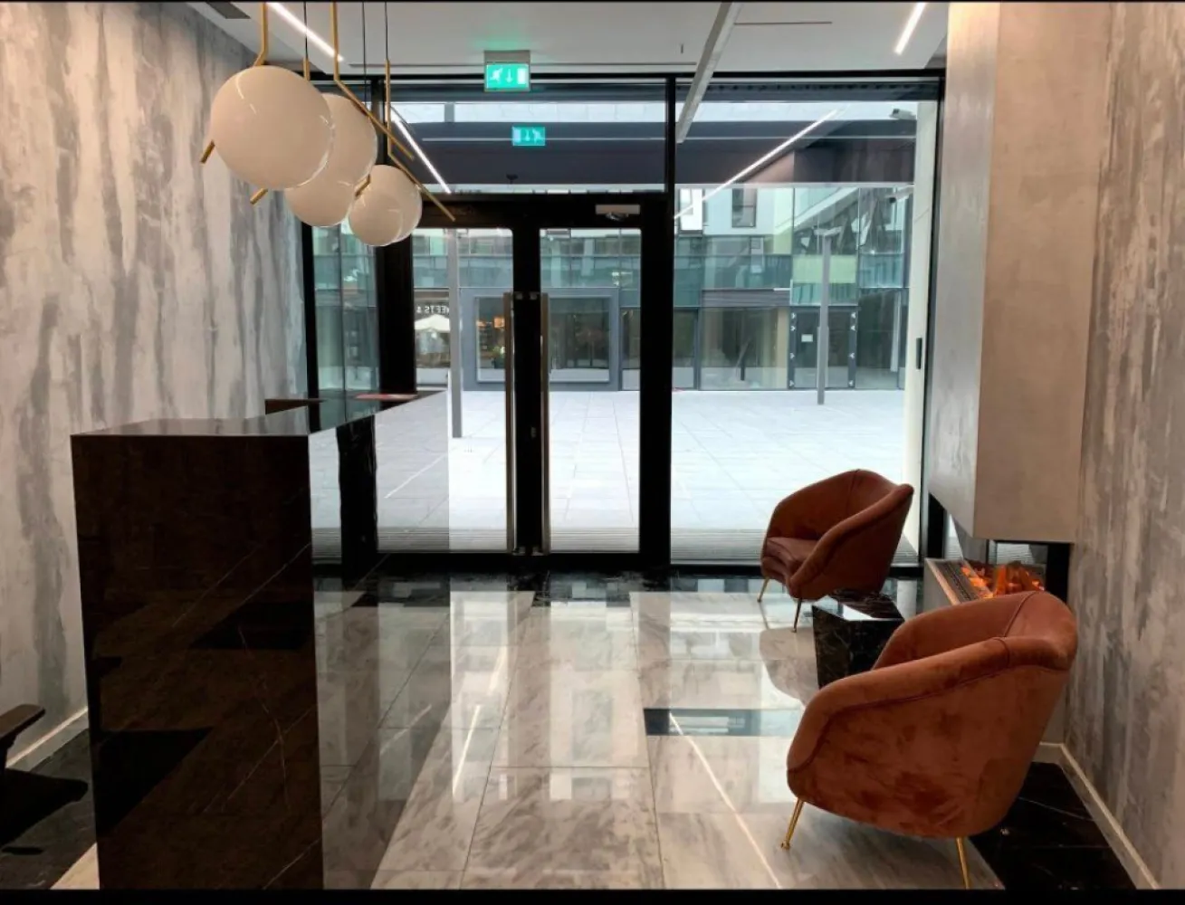 One Herastrau Plaza Penthouse Dublex cu 2loc parcare - 1.699.000 eur + tva 

in ONE HERASTRAU PLAZA.

Penthouse-Duplex, mobilat LUX/Premium

Situat la etajul 8, Zona HERASTRAU, avand o suprafata impresionanta de 336MP (dispus pe 2etaj), rietatea este compusa din 4 camere, beneficiind de 3 terase extrem de spatioase: o terasa generoasa de 117MP si doua terase cu o suprafata totala de 52MP.

2 etaje:
- Parterul este destinat zonei de zi unde regasim: Zona de living (cam70MP), bucataria mobilata/utilata, zona de dining, baia de serviciu; Zona de zi se remarca prin mai multe elemente: de la mobilierul negru care creeaza o separare a zonei, fata de hol si canapeaua gri , pana la semineu si masa de dining.
- La Etaj avem dispuse cele 3 dormitoare; Dormitorul matrimonial beneficiind de un dressing generos, insa elementul surpriza este redat de terasa cu o priveliste impresionanta.

Dezvoltarea beneficiaza de acces rapid la toate mijloacele de transport, fiind bine conectata la liniile de autobuz, tramvai si metrou. Zona reuneste toate punctele de interes importante din oras, fiind si una dintre cele mai exclusiviste zone din nordul Bucurestiului, inconjurata atat de Parcul cat si de Lacul Herastrau. 
Restaurantele, barurile, cluburile de noapte, scolile, gradinitele si centrele comerciale reprezinta doar cateva dintre atractiile cartierului Herastrau.

*Apartamentul se preda complet mobilat/utilat, cu doua locuri de parcare subterane incluse in pret. 
*video -- poze; la cerere; 
*Comission is 0%