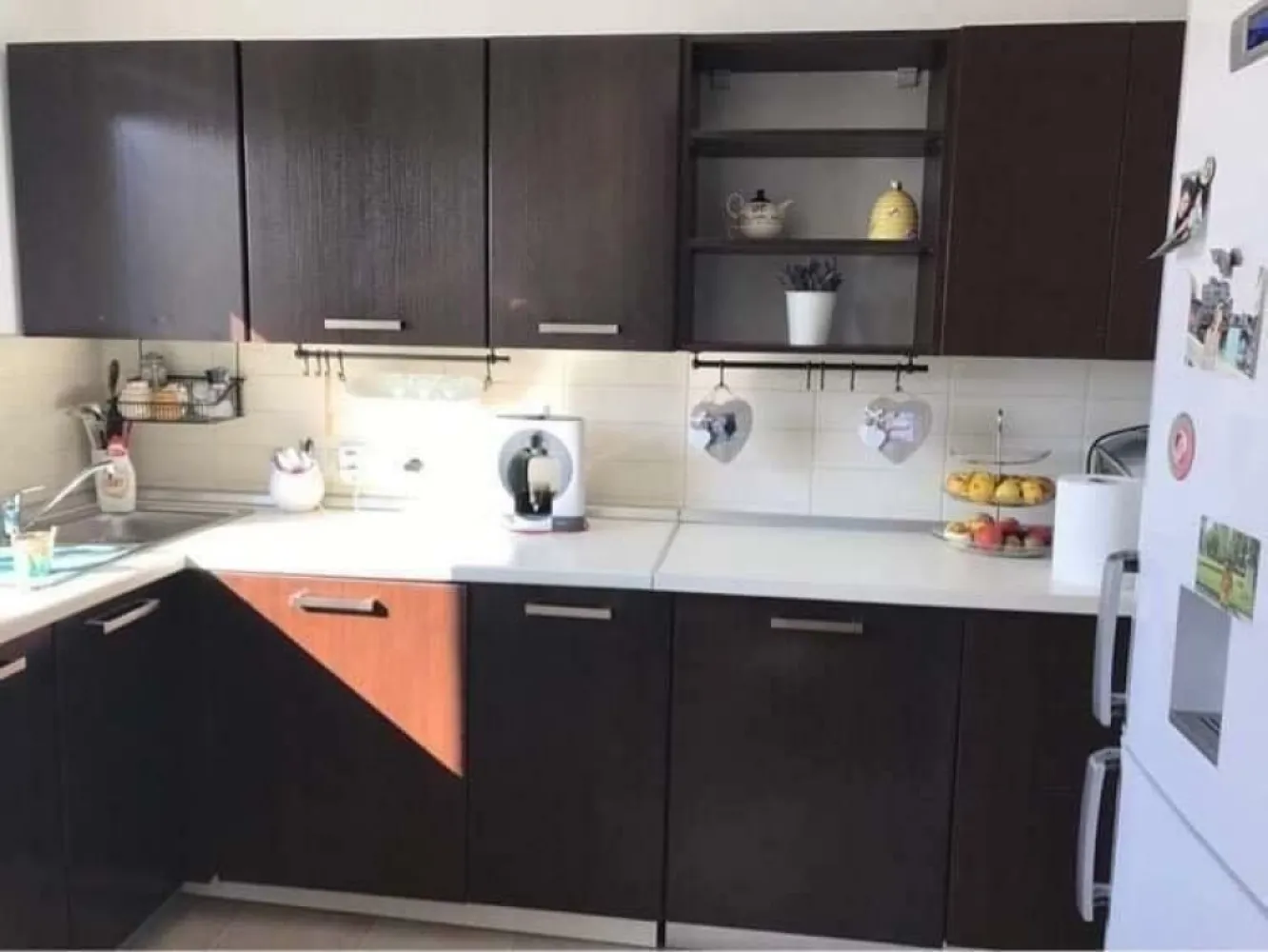 Apartament 4 camere, 116 mp, 2X parcare subteran, Felicity Baneasa - Vand apartament cu 4 camere situat in Felicity Residence, langa Padurea Baneasa.

Apartamentul dispune de 2 locuri de parcare situate la subteran, este situat la etajul 1 din 3 al unui bloc modern dotat cu lift panoramic, are o suprafata utila de 102 mp + terasa in suprafata de 13,6 mp si este compartimentat astfel:
- Living si dinning in suprafata totala de 34,9 mp, bucatarie deschisa (ce poate fi delimitata), camera tehnica unde se afla centrala, masina de spalat si uscatorul de rufe.
- 3 dormitoare dintre care unul matrimonial cu baie proprie si dressing, o baie care deserveste celelalte 2 dormitoare si o baie de serviciu.

Complexul residential Felicity dispune de numeroase spatii verzi, 2 locuri de joaca pentru copii, un teren de baschet, paza 24h/24h cu monitorizare video.